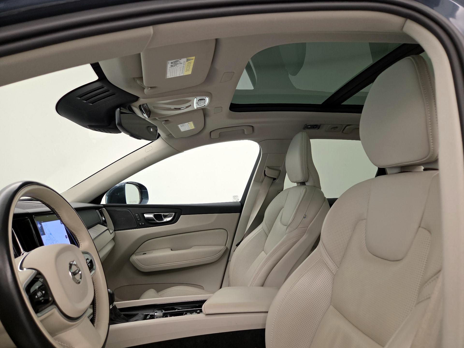Thumbnail: 2021 Volvo XC60 - 20