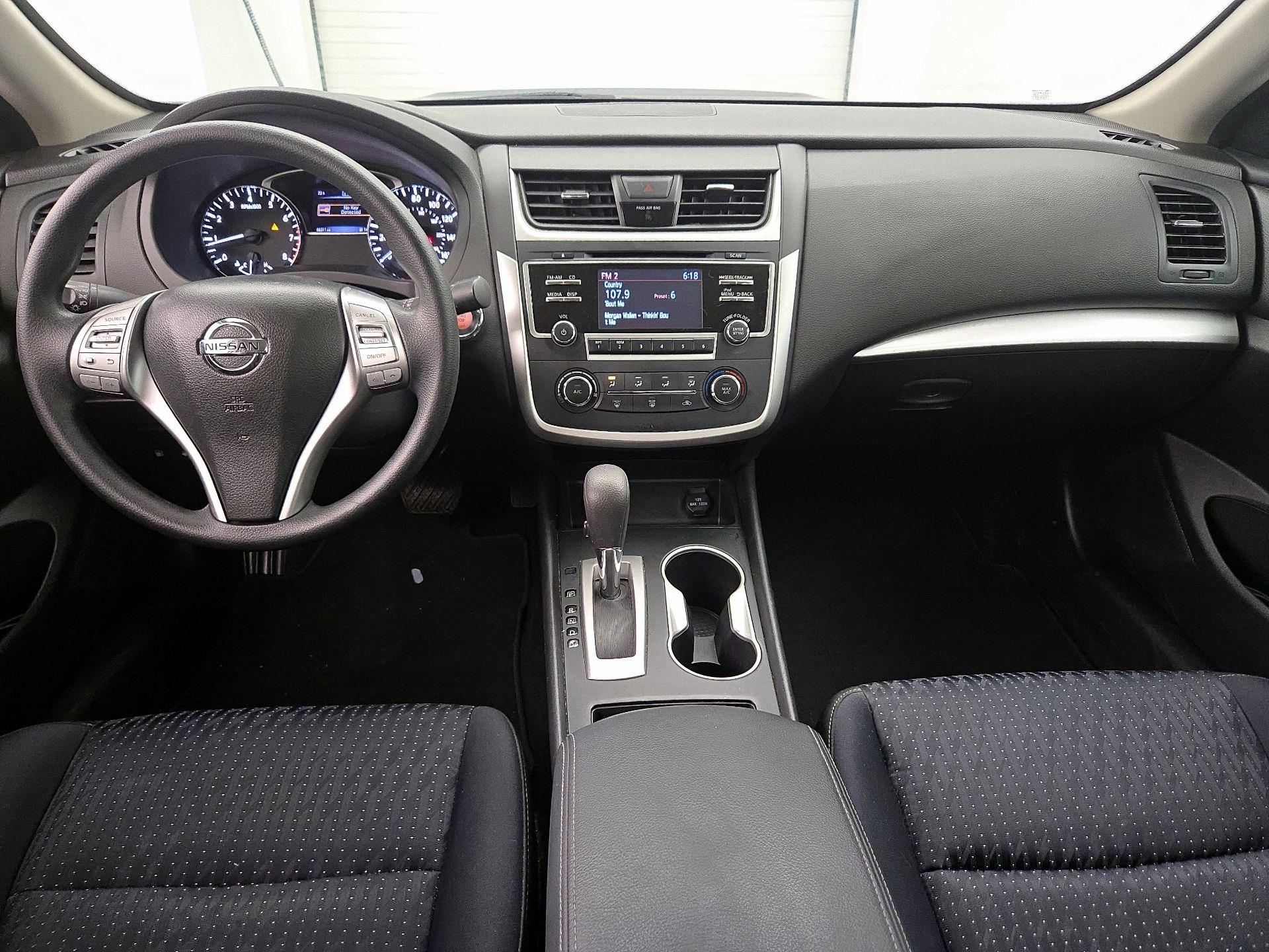 Thumbnail: 2017 Nissan Altima - 9