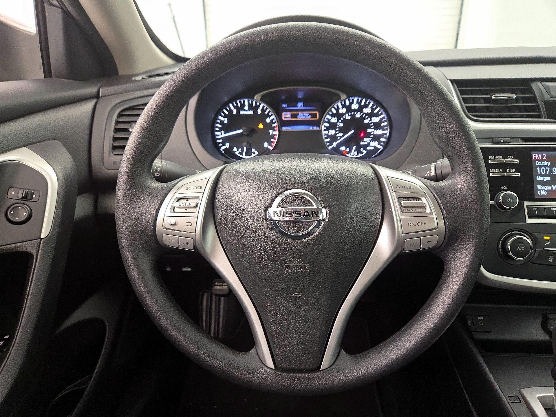 Thumbnail: 2017 Nissan Altima - 10