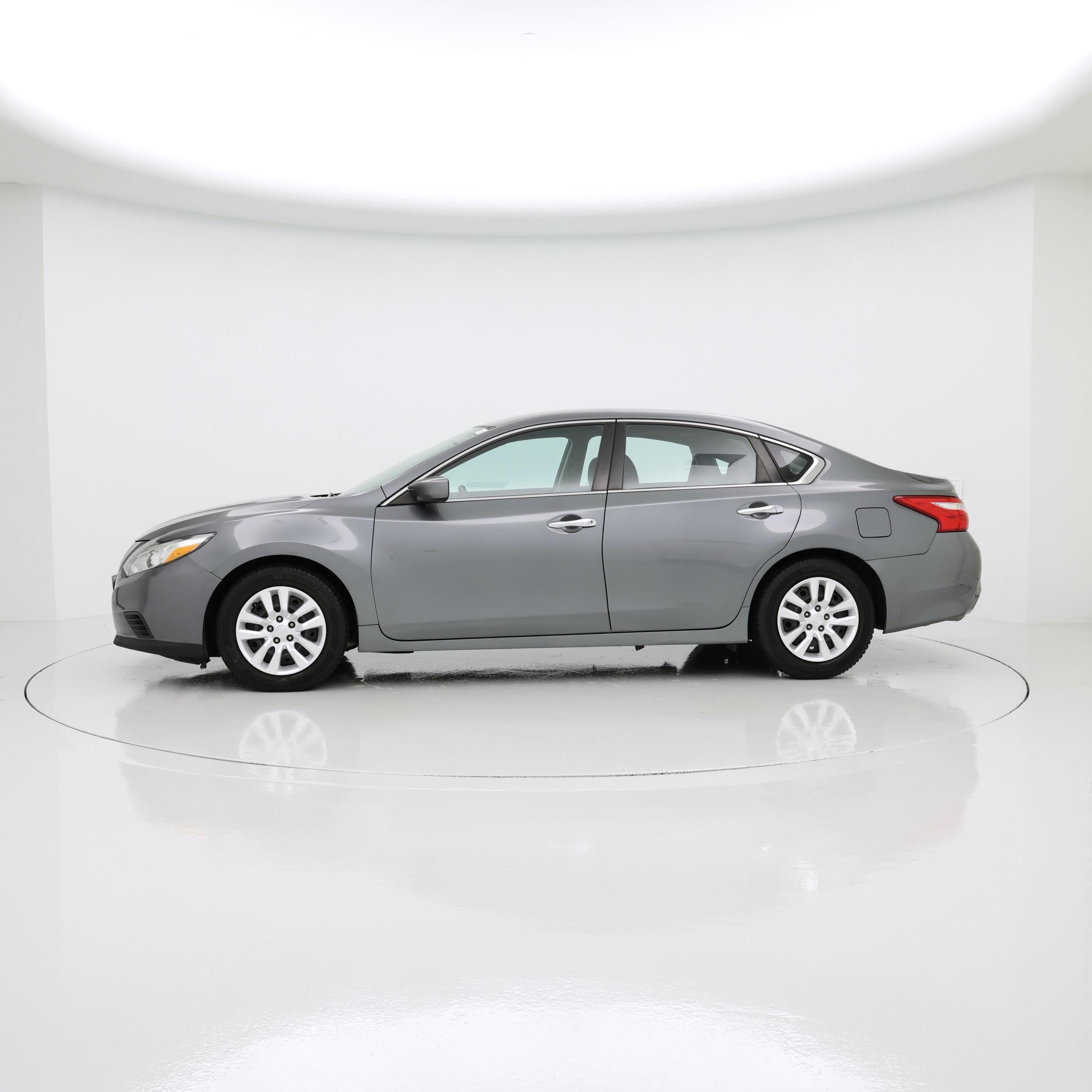 Thumbnail: 2017 Nissan Altima - 3