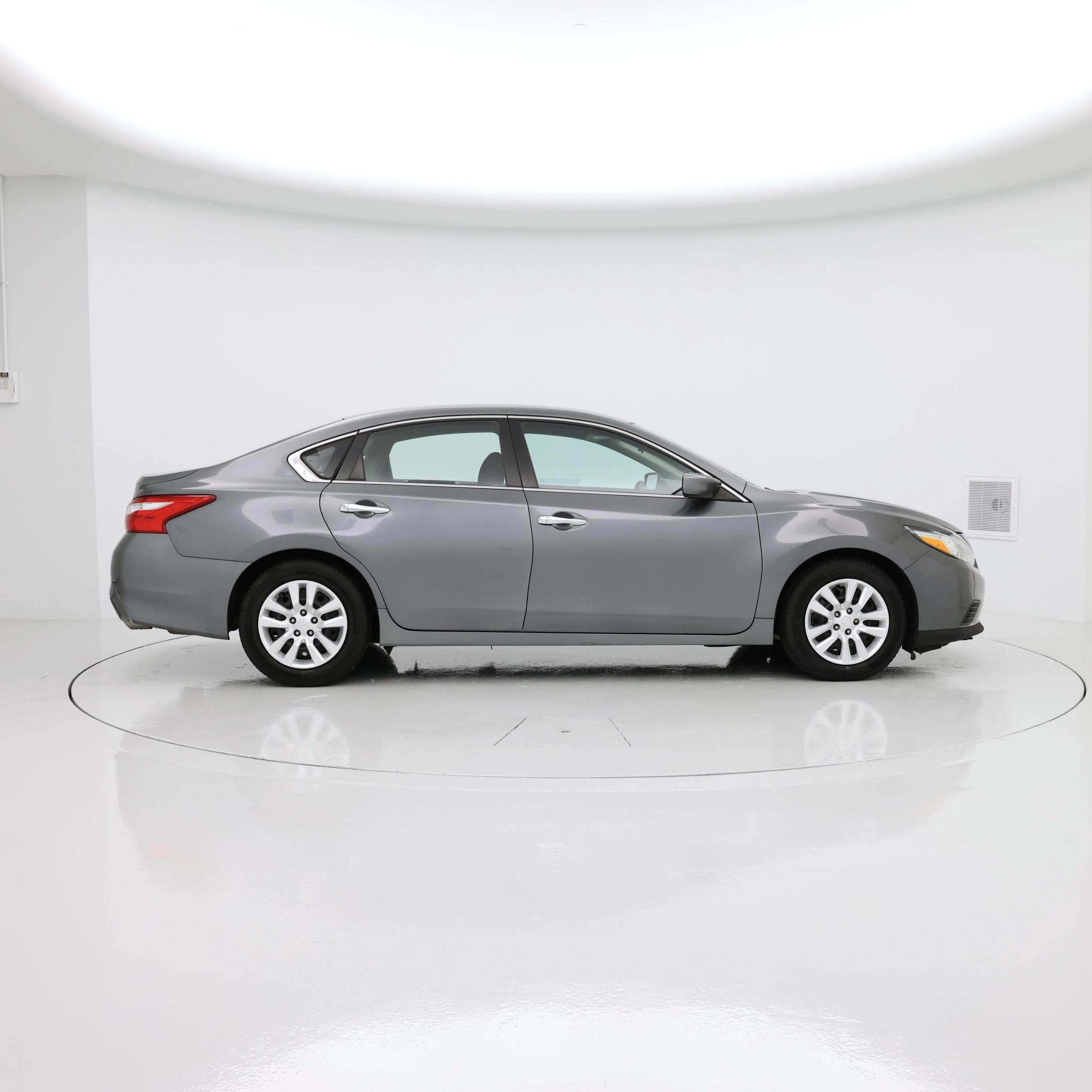 Thumbnail: 2017 Nissan Altima - 7