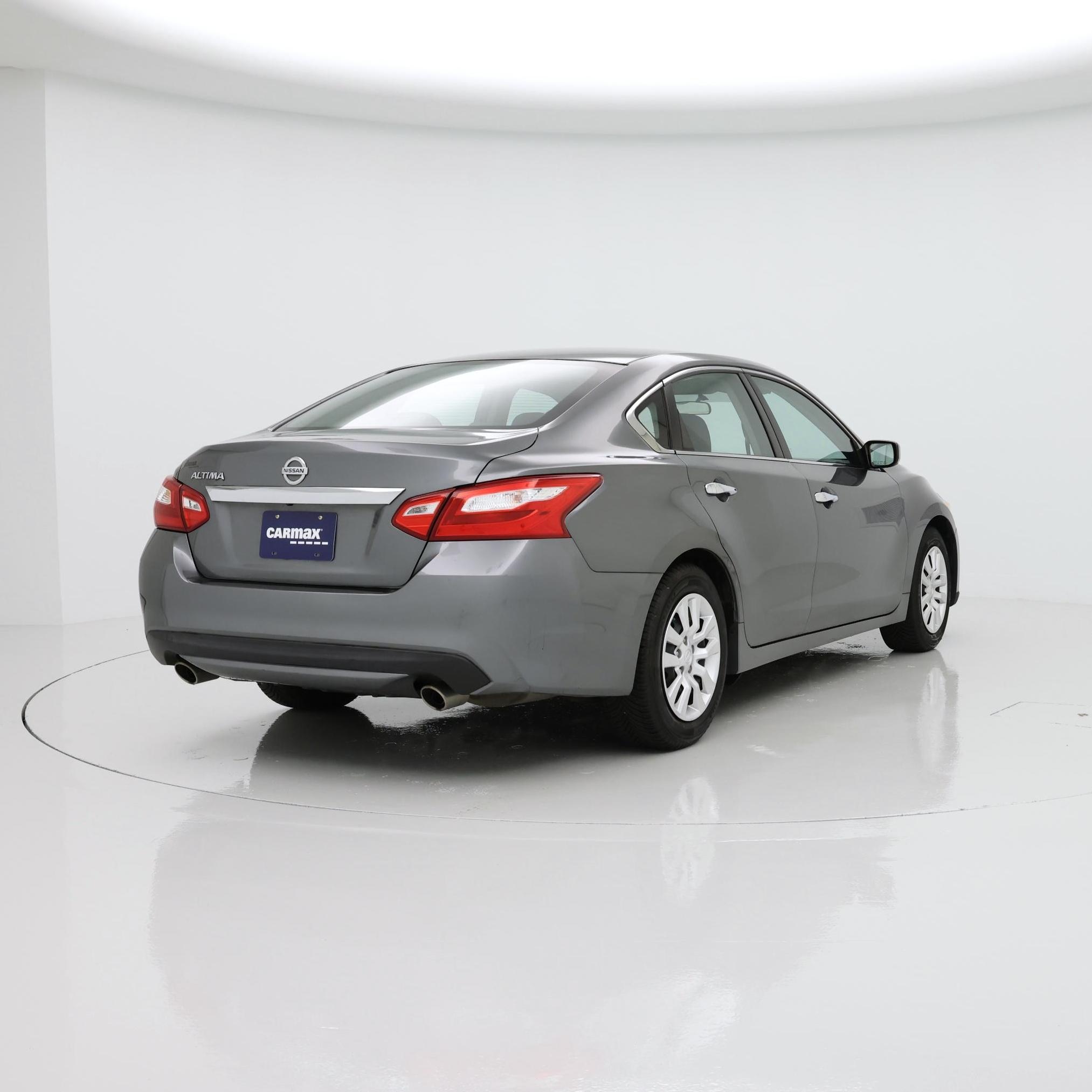 Thumbnail: 2017 Nissan Altima - 8