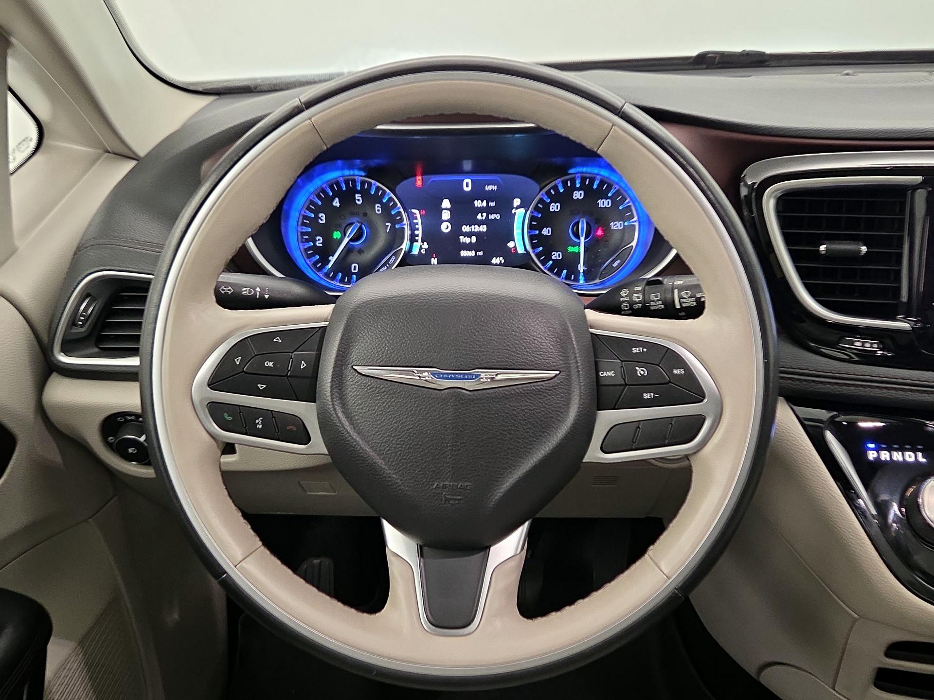 Thumbnail: 2020 Chrysler Pacifica - 10