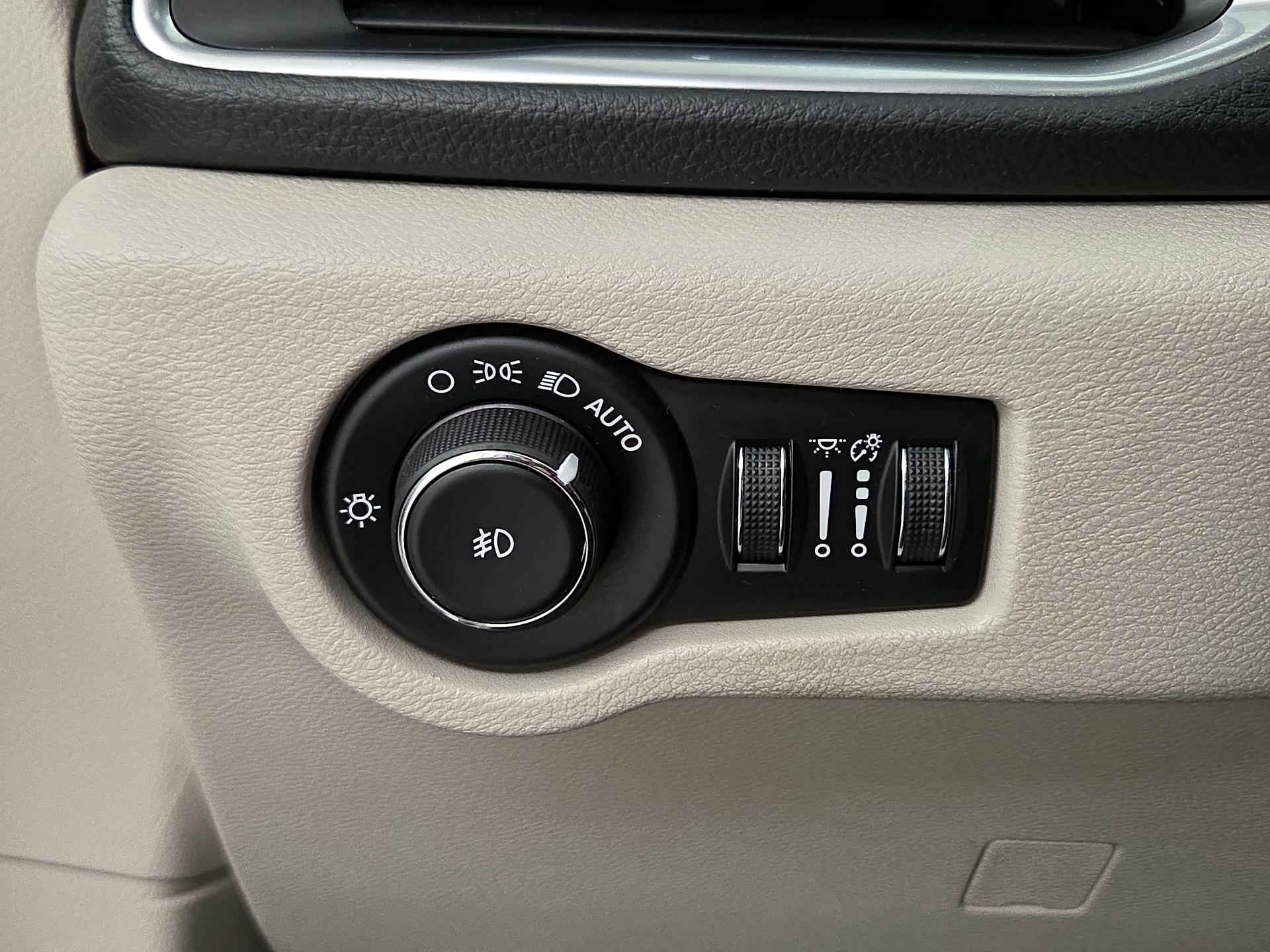 Thumbnail: 2020 Chrysler Pacifica - 13