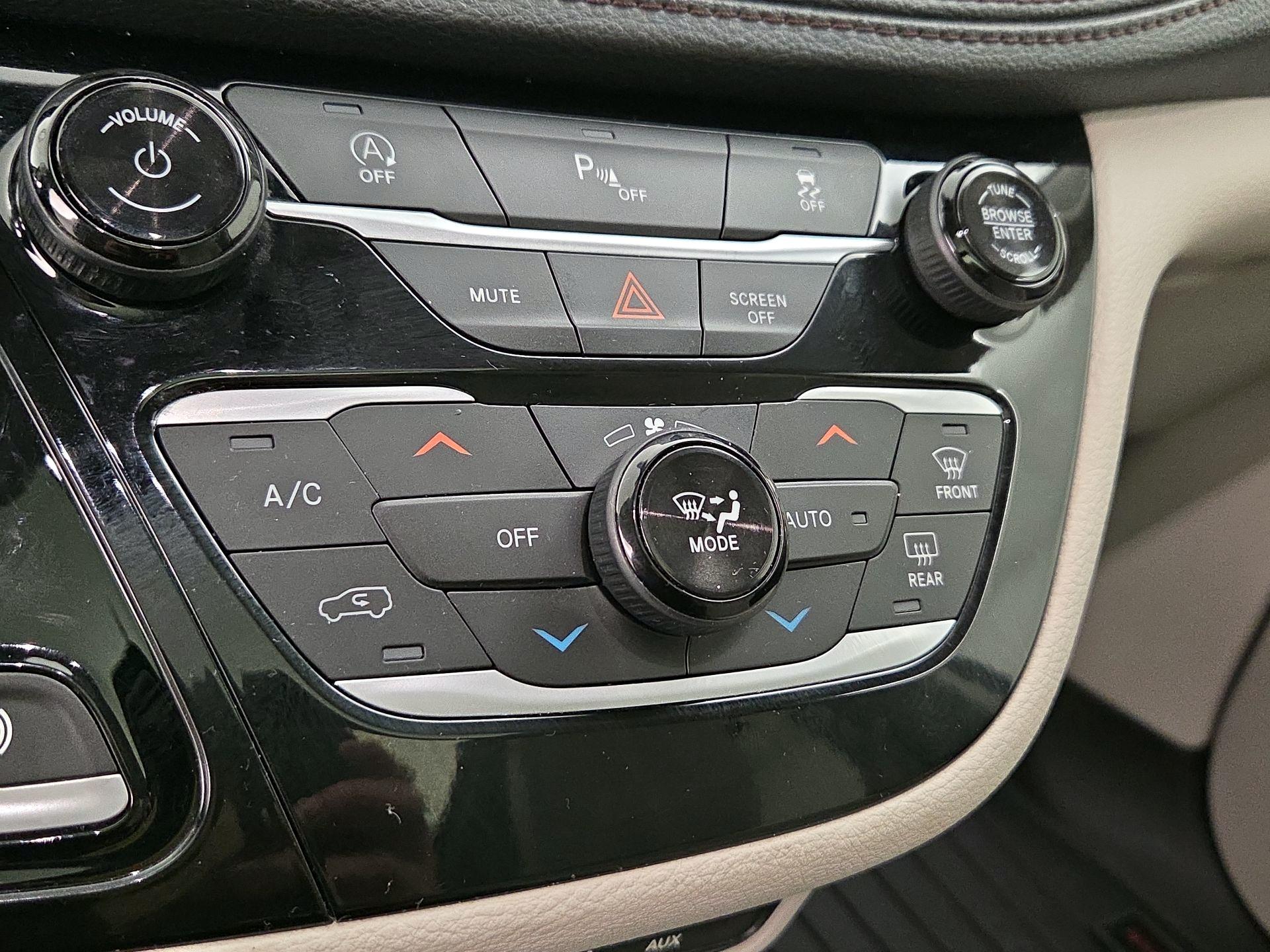 Thumbnail: 2020 Chrysler Pacifica - 16