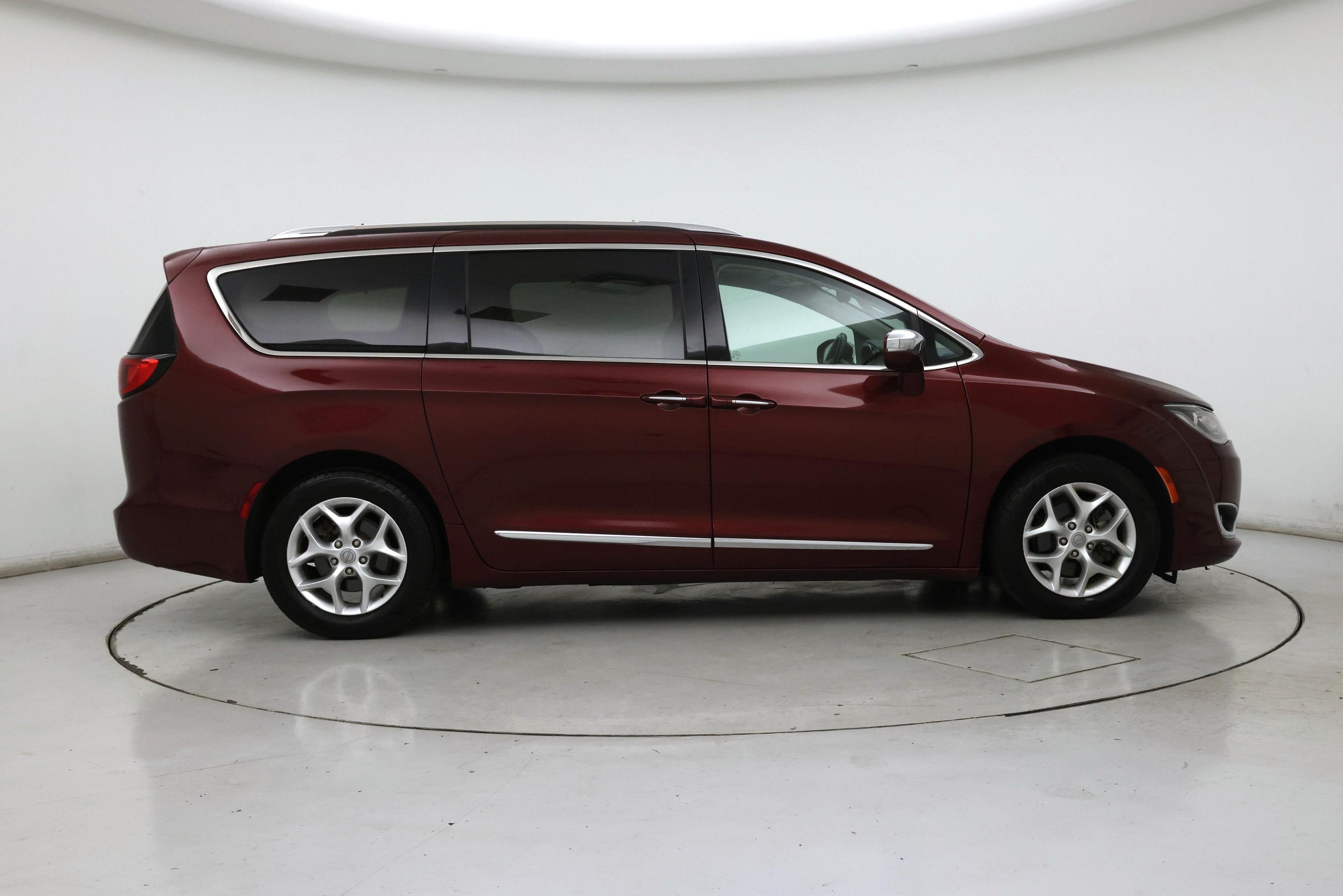 Thumbnail: 2020 Chrysler Pacifica - 7