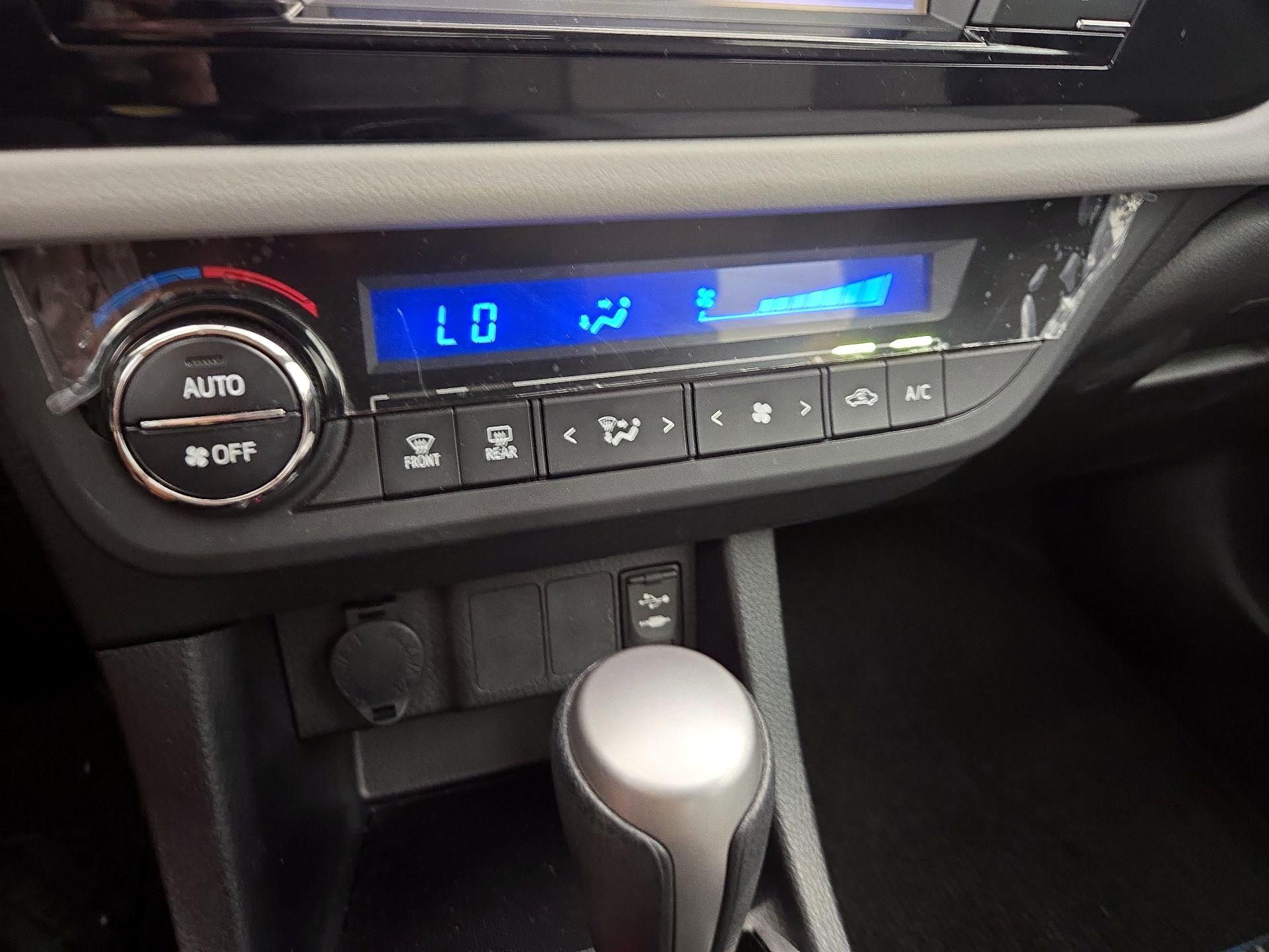 Thumbnail: 2015 Toyota Corolla - 16