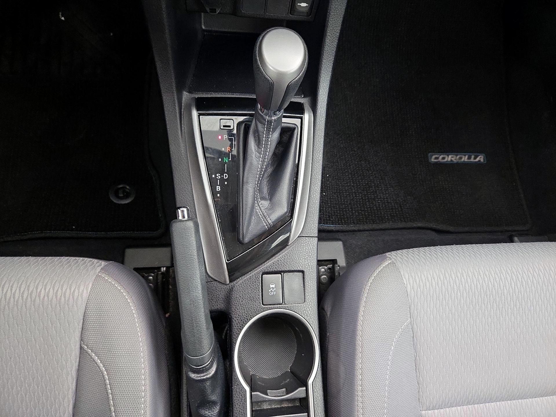 Thumbnail: 2015 Toyota Corolla - 17