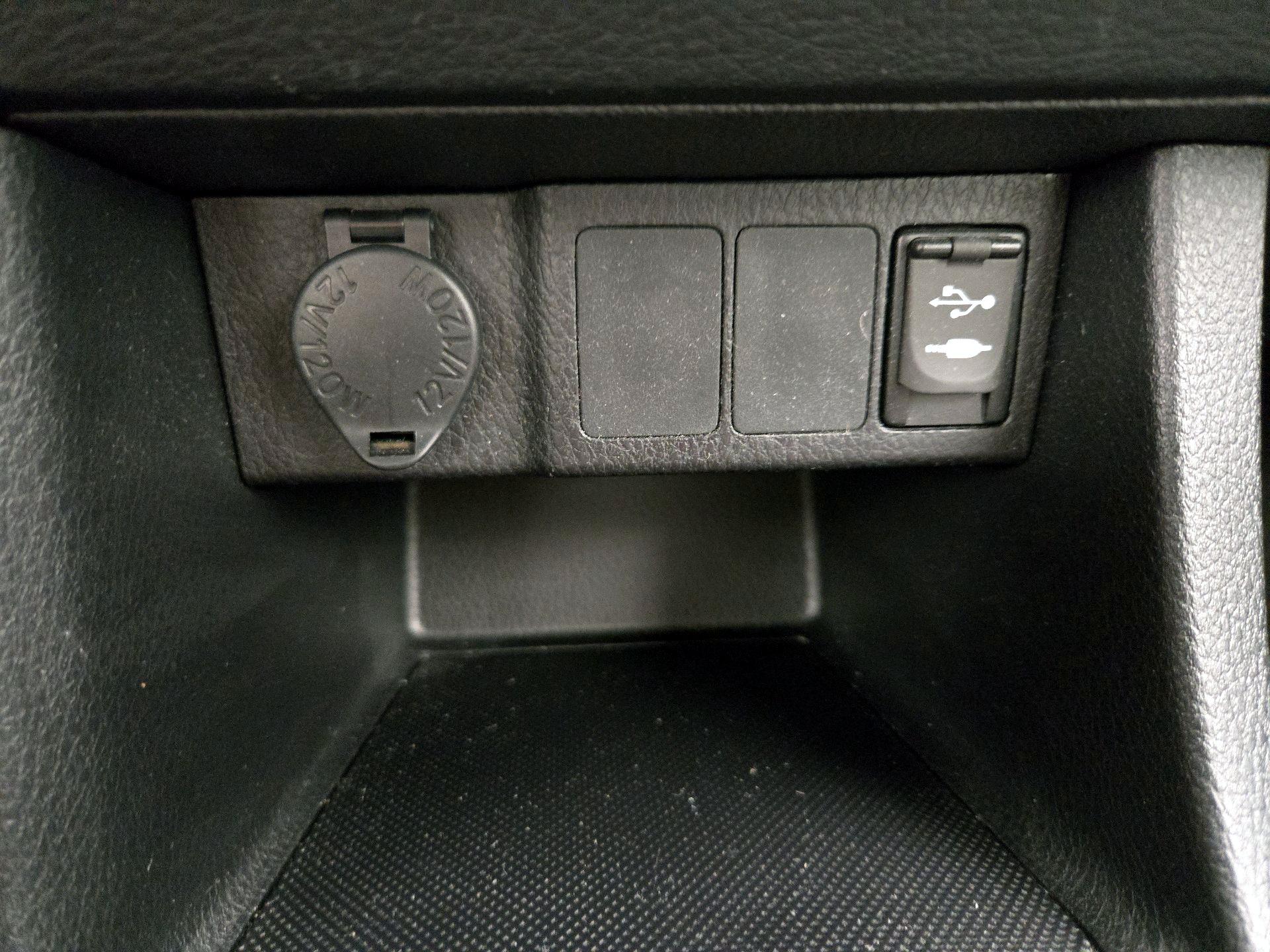 Thumbnail: 2015 Toyota Corolla - 18
