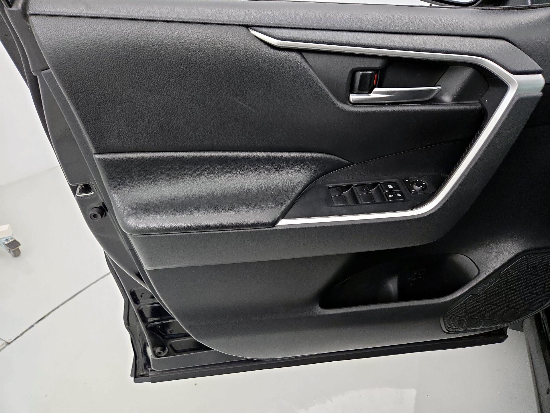 Thumbnail: 2019 Toyota RAV4 - 12