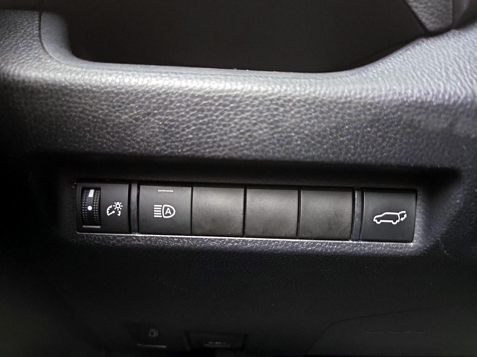 Thumbnail: 2019 Toyota RAV4 - 13