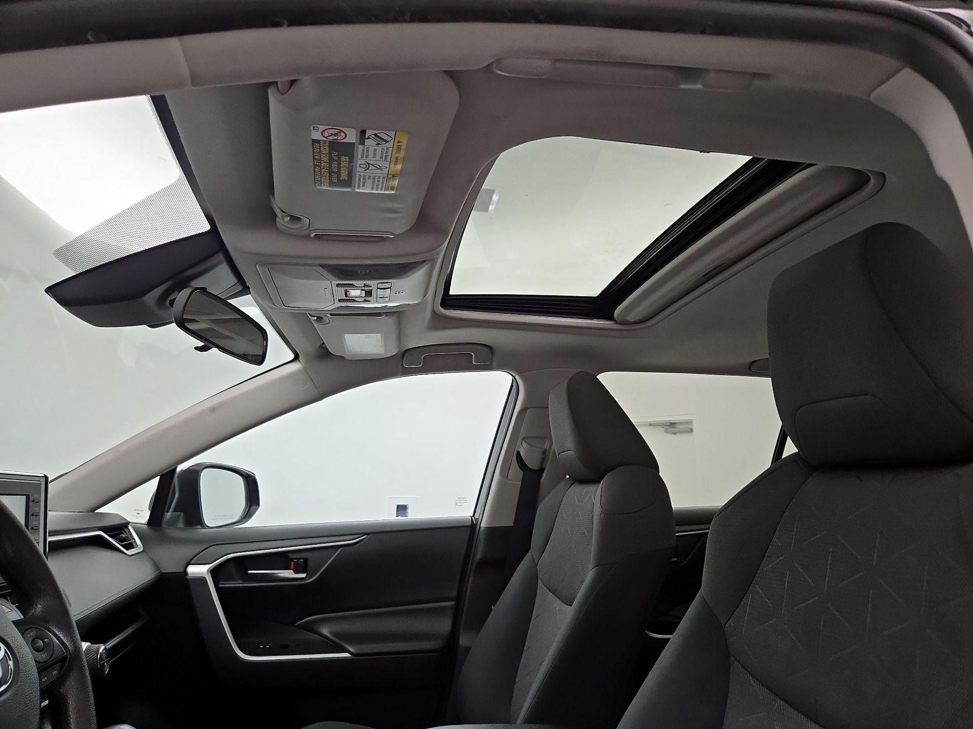 Thumbnail: 2019 Toyota RAV4 - 19