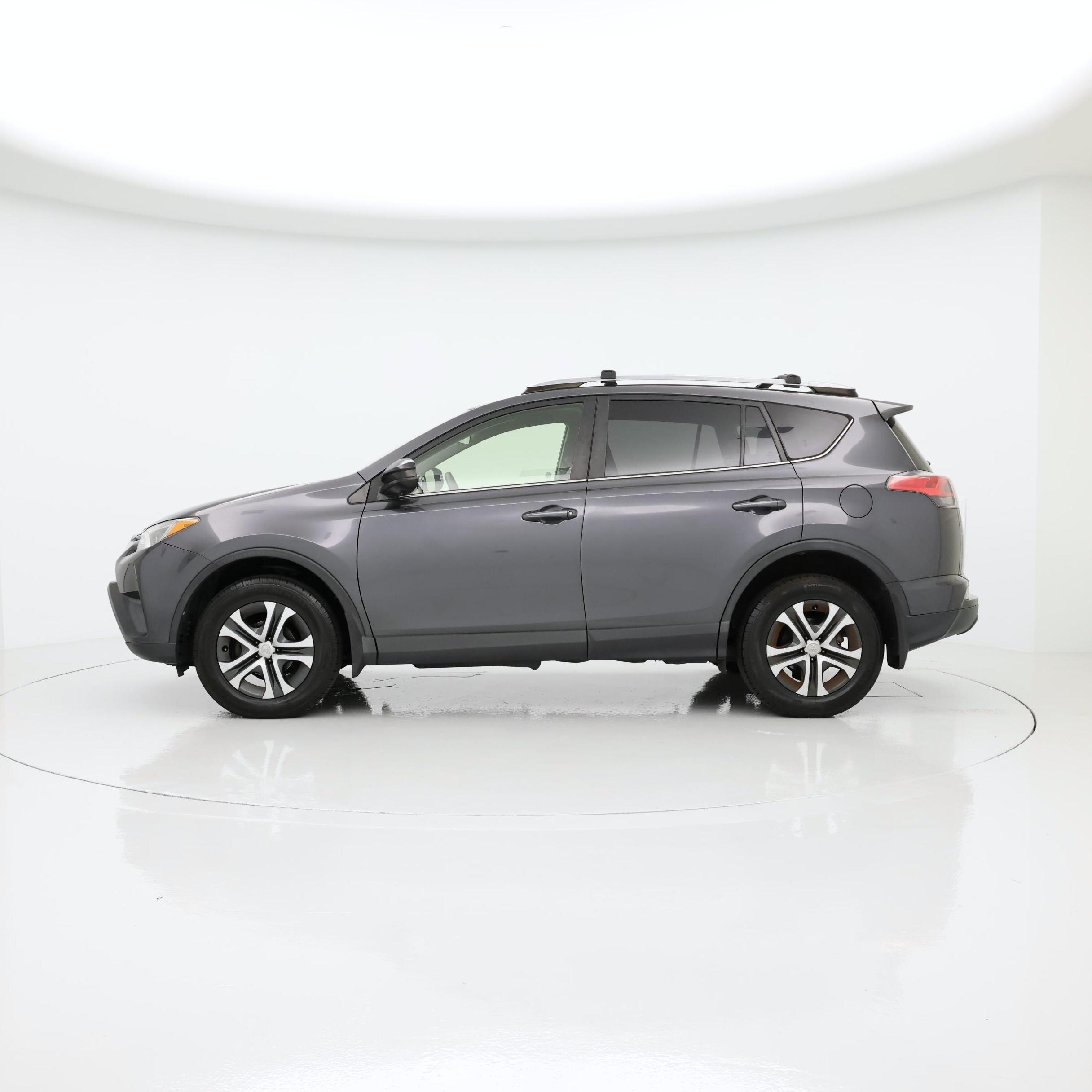 Thumbnail: 2018 Toyota RAV4 - 3