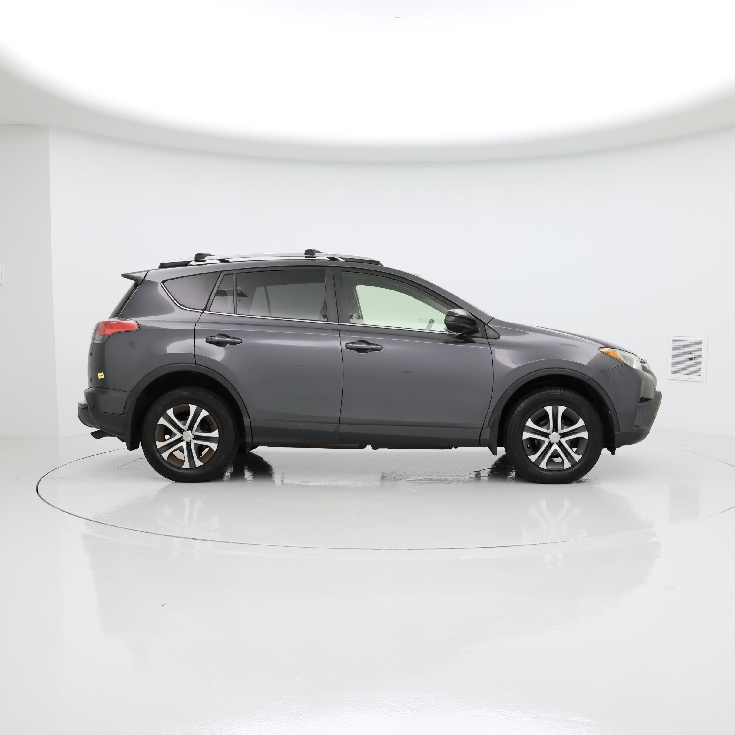 Thumbnail: 2018 Toyota RAV4 - 7
