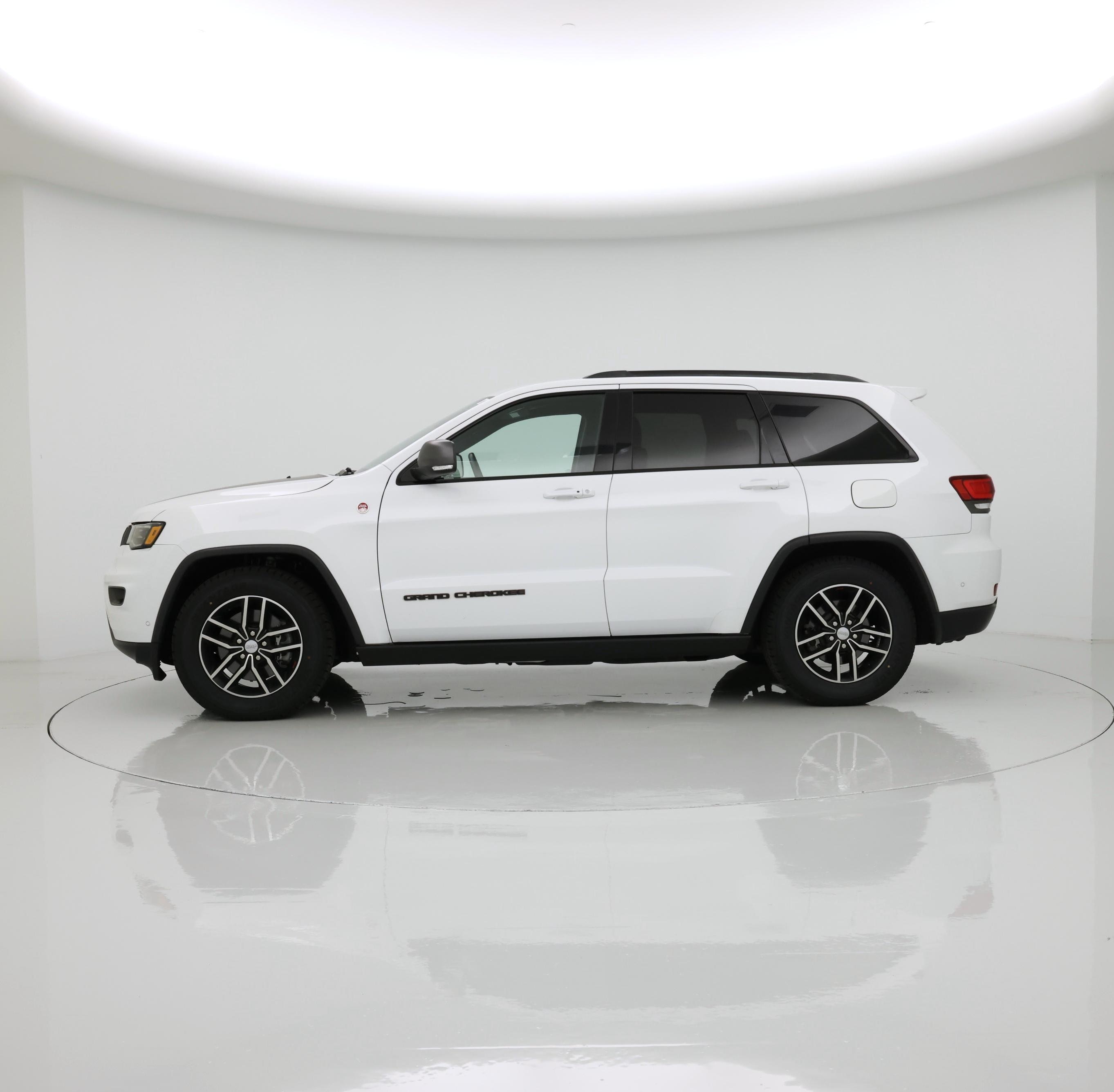 Thumbnail: 2018 Jeep Grand Cherokee - 3