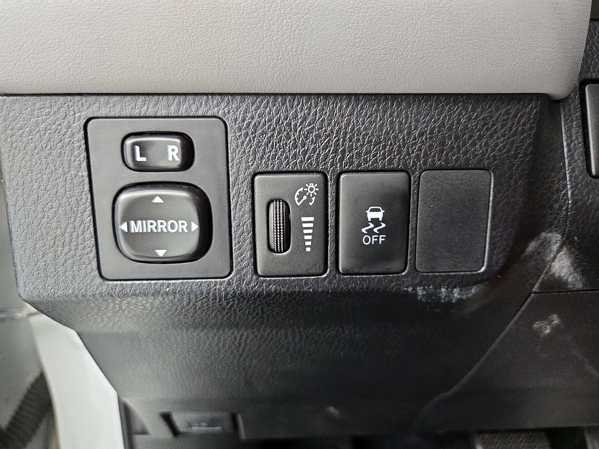 Thumbnail: 2015 Toyota RAV4 - 13
