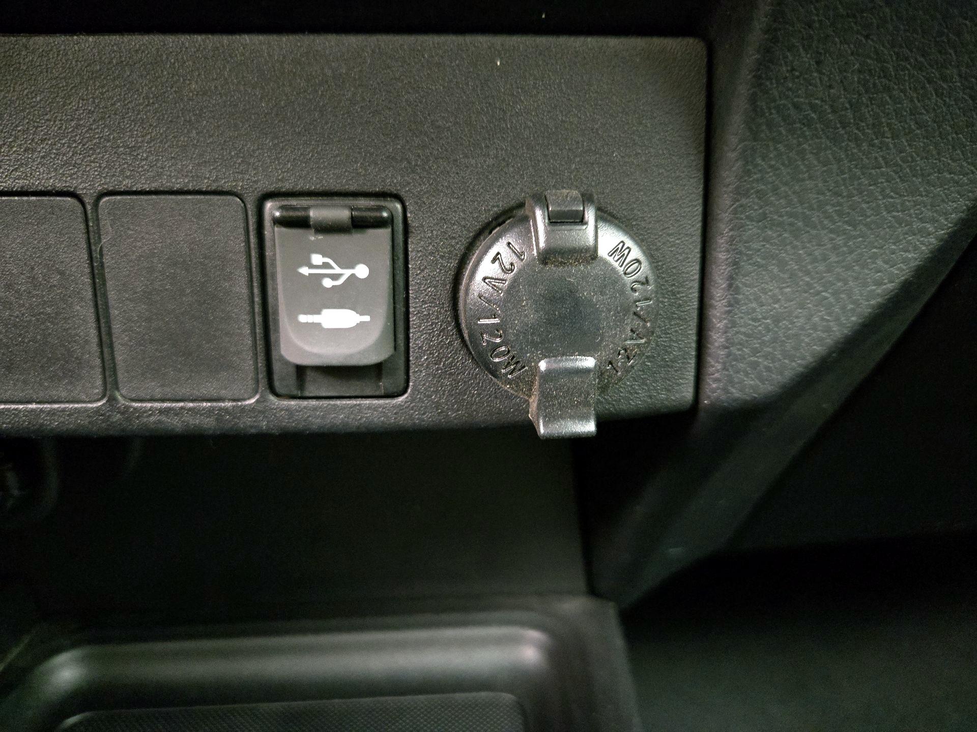 Thumbnail: 2015 Toyota RAV4 - 19
