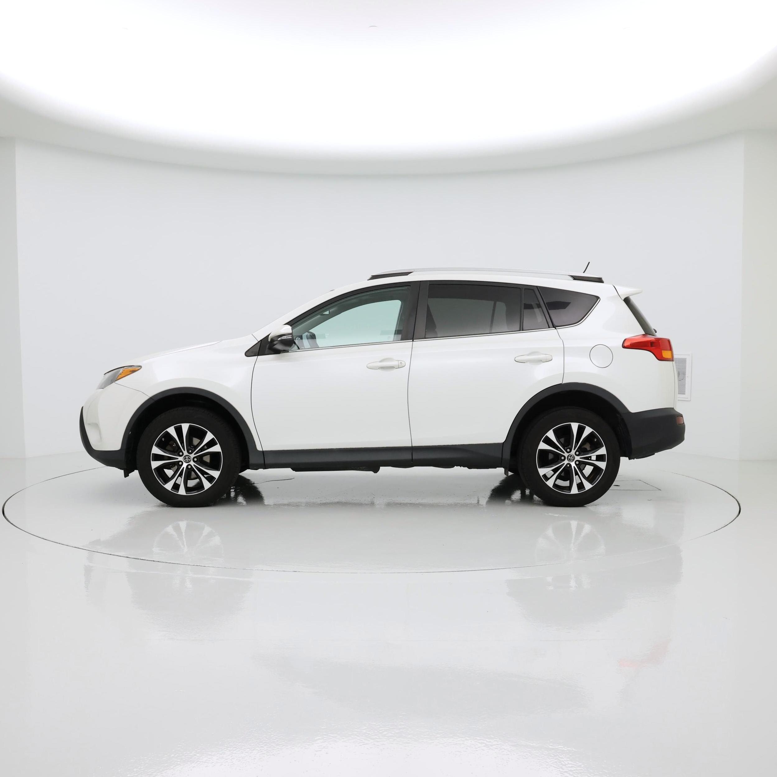 Thumbnail: 2015 Toyota RAV4 - 3