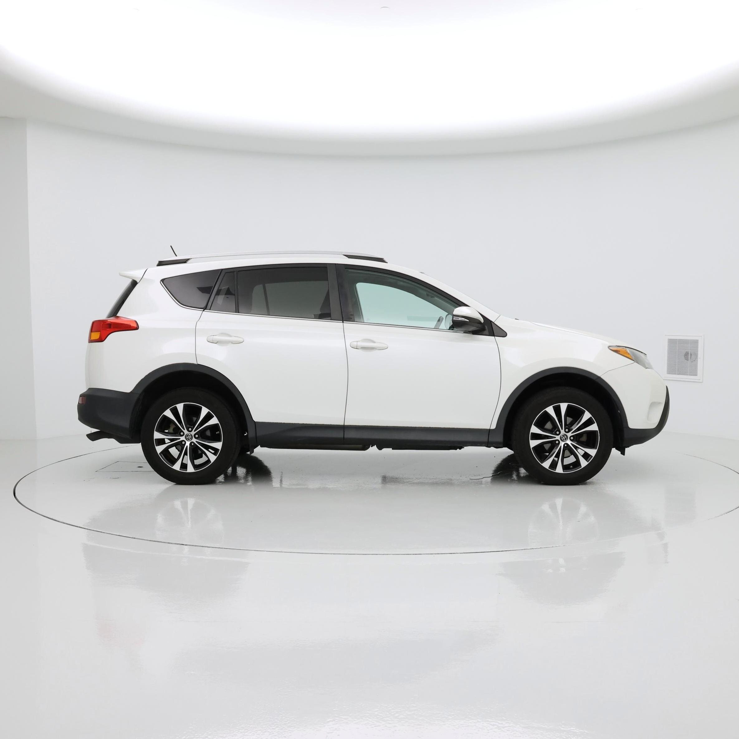Thumbnail: 2015 Toyota RAV4 - 7