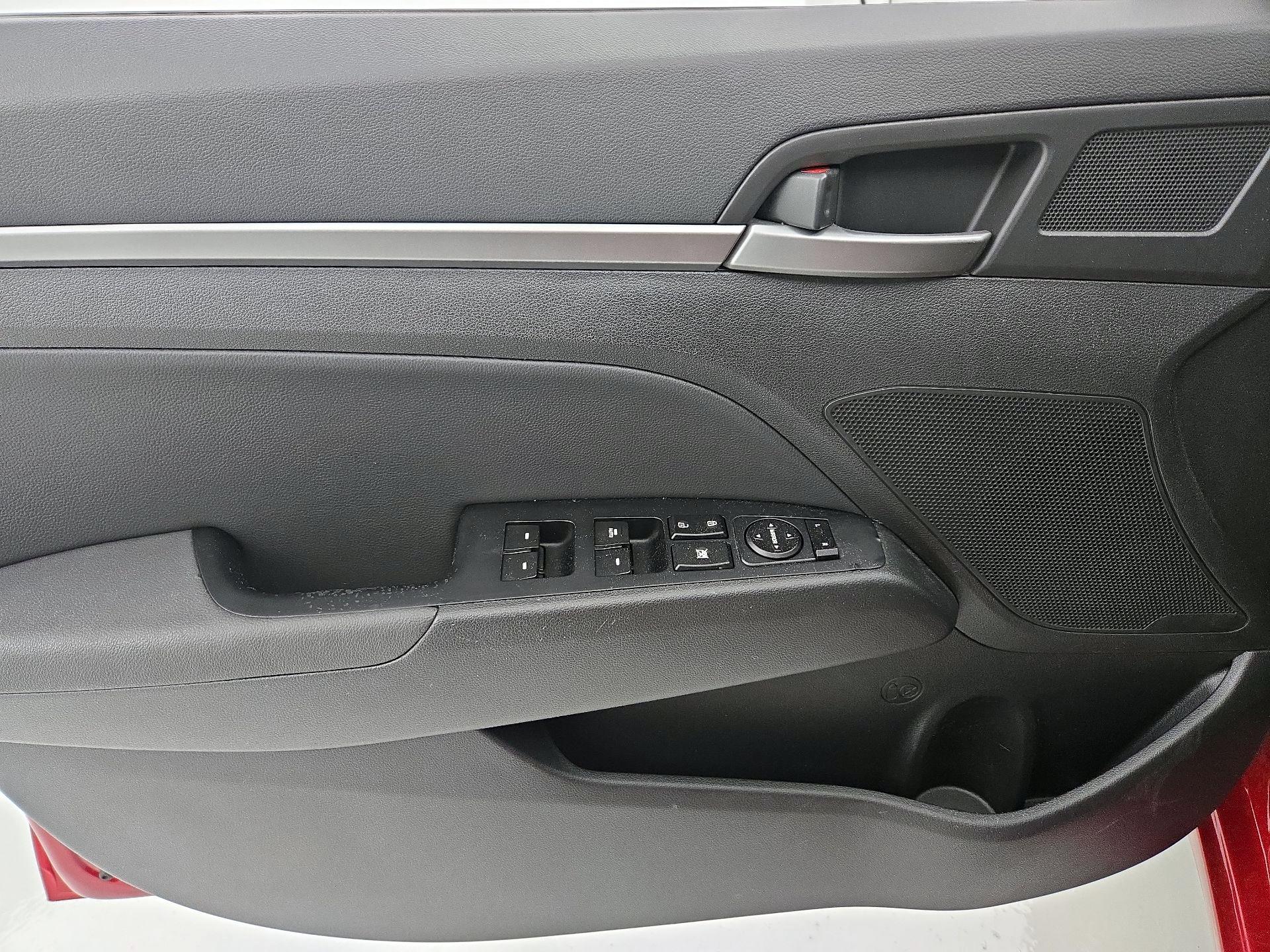 Thumbnail: 2017 Hyundai Elantra - 12