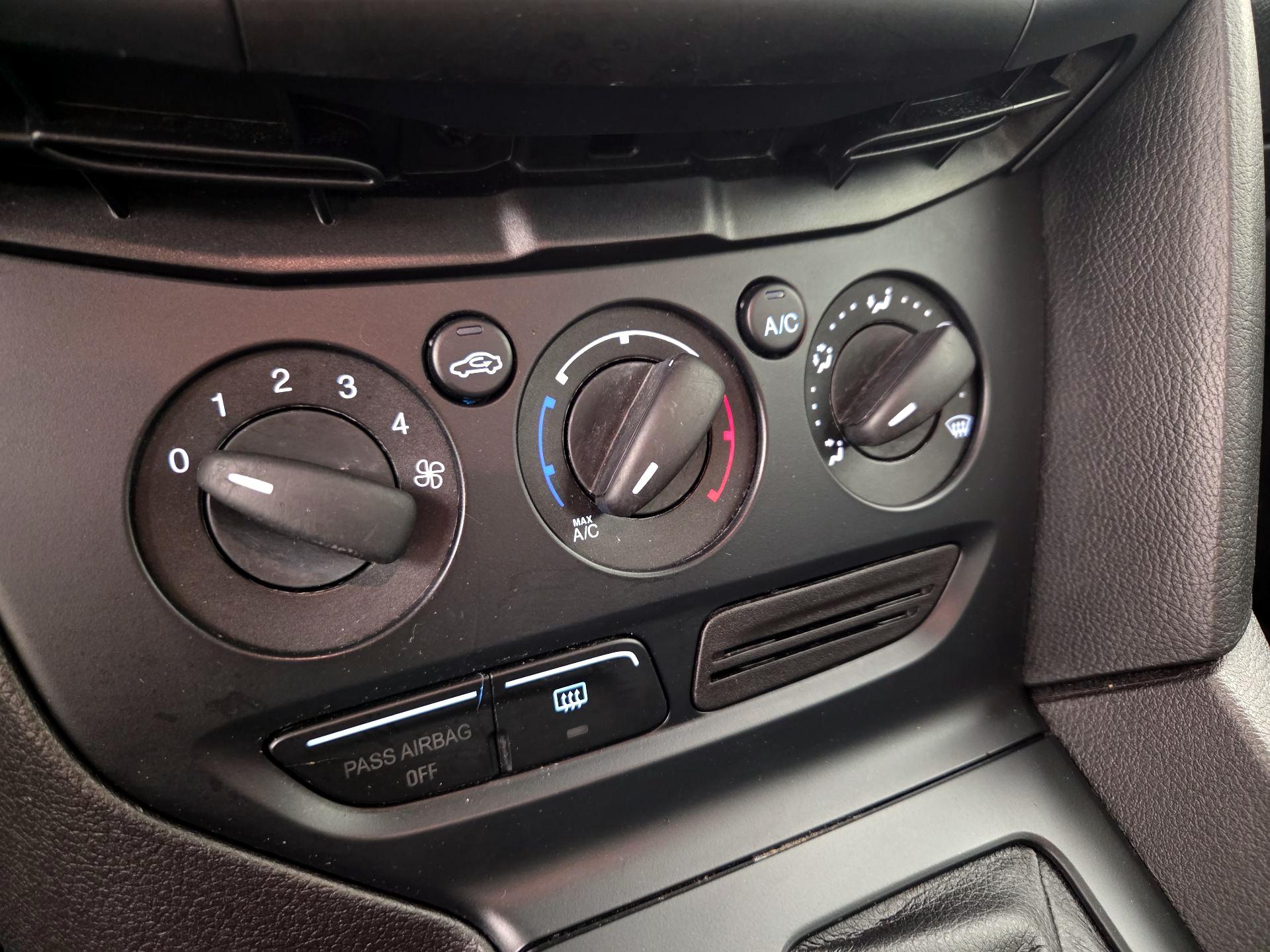 Thumbnail: 2014 Ford Focus - 15