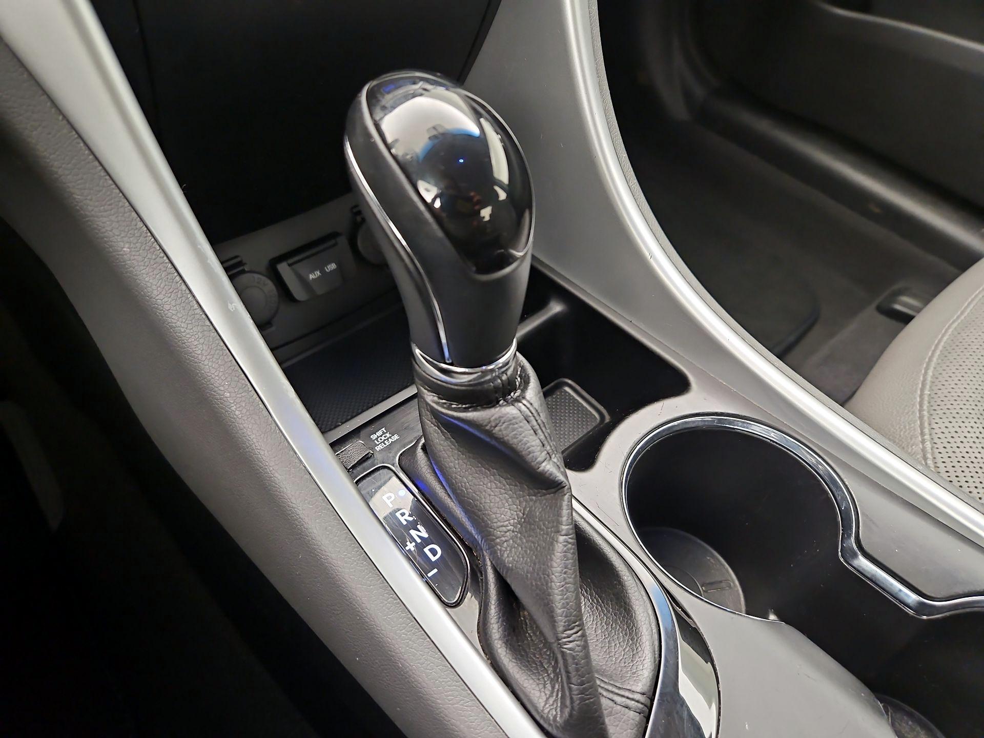 Thumbnail: 2014 Hyundai Sonata - 17