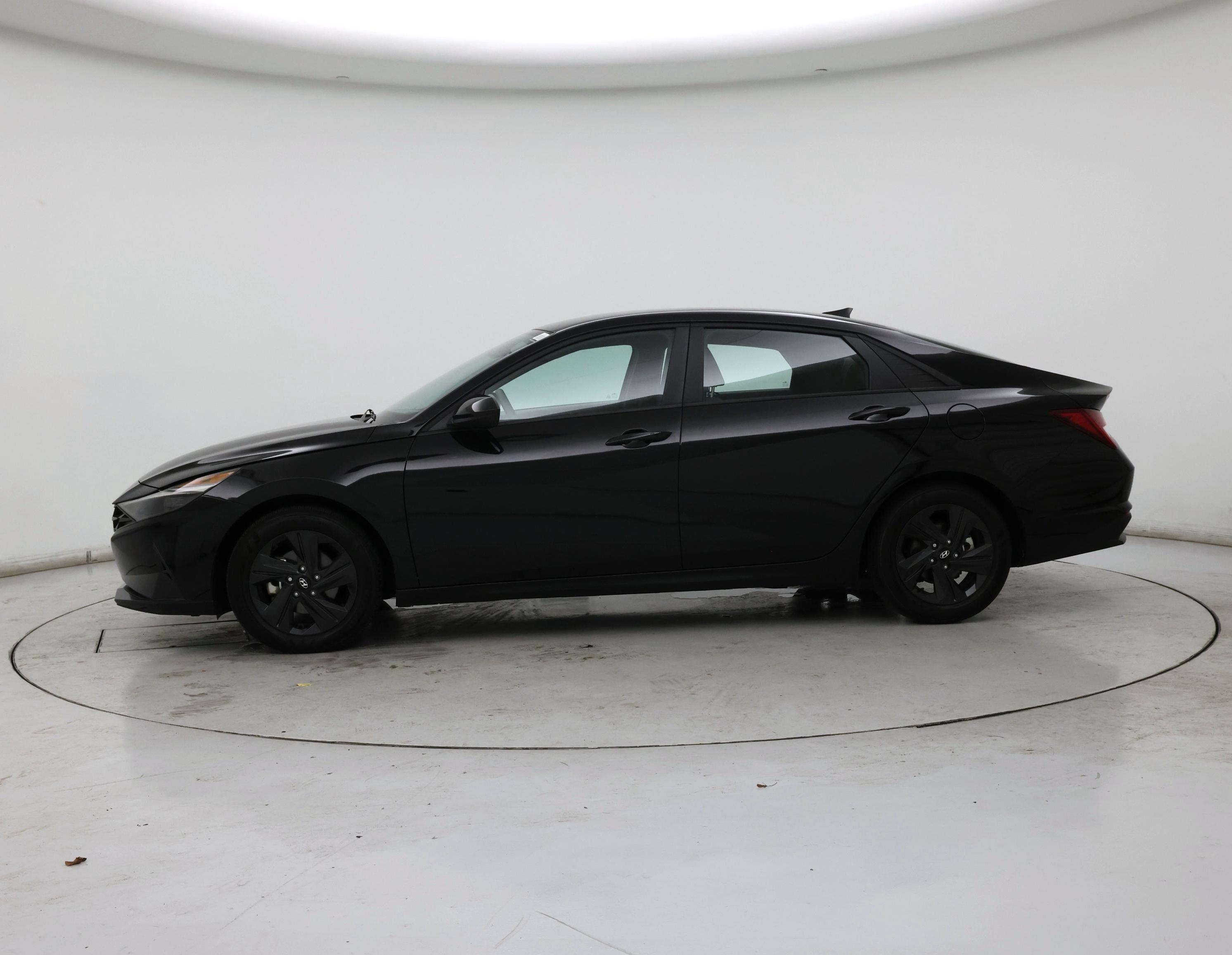 Thumbnail: 2023 Hyundai Elantra - 3