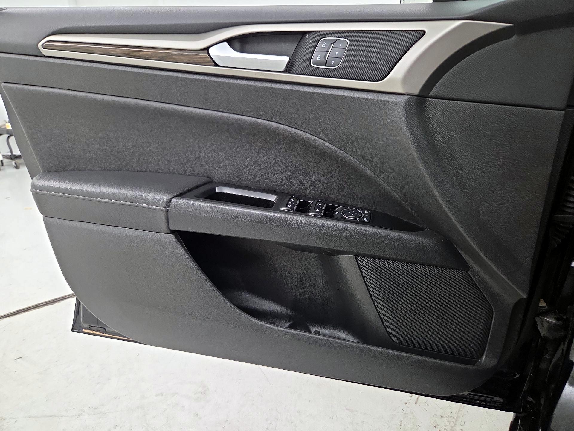 Thumbnail: 2016 Ford Fusion - 12