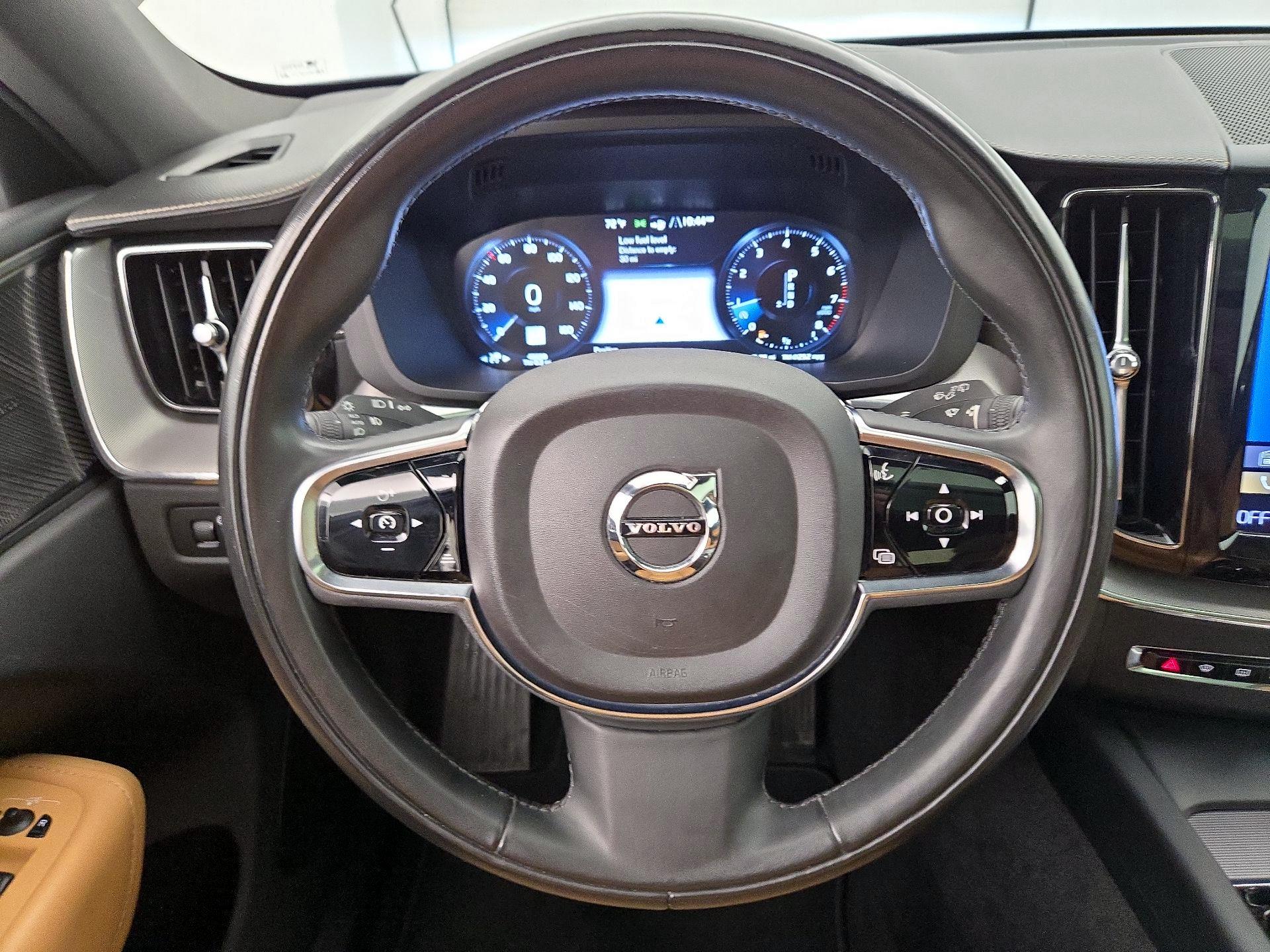 Thumbnail: 2019 Volvo XC60 - 10