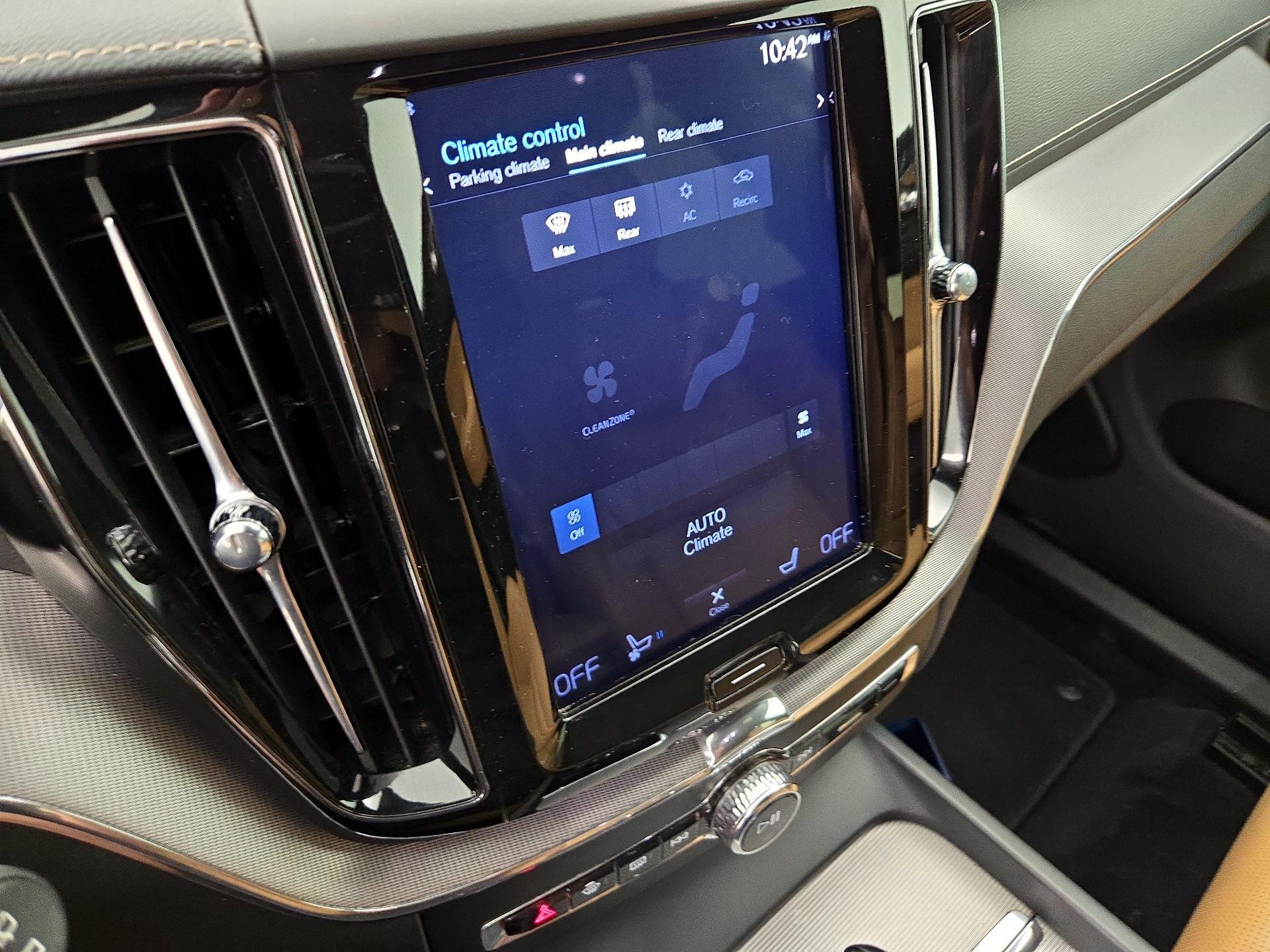 Thumbnail: 2019 Volvo XC60 - 17