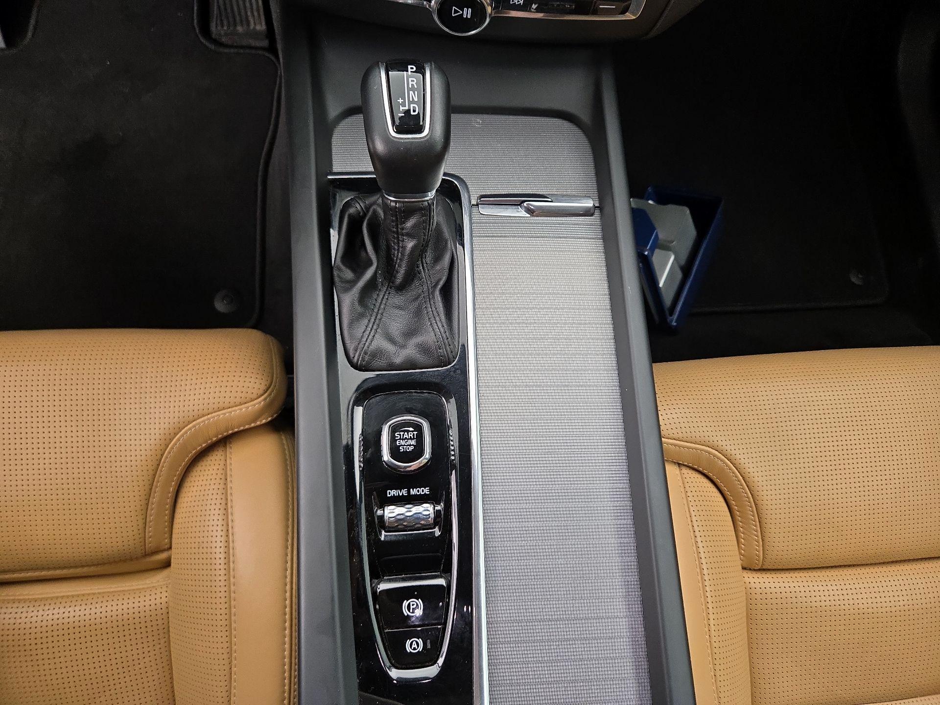 Thumbnail: 2019 Volvo XC60 - 18
