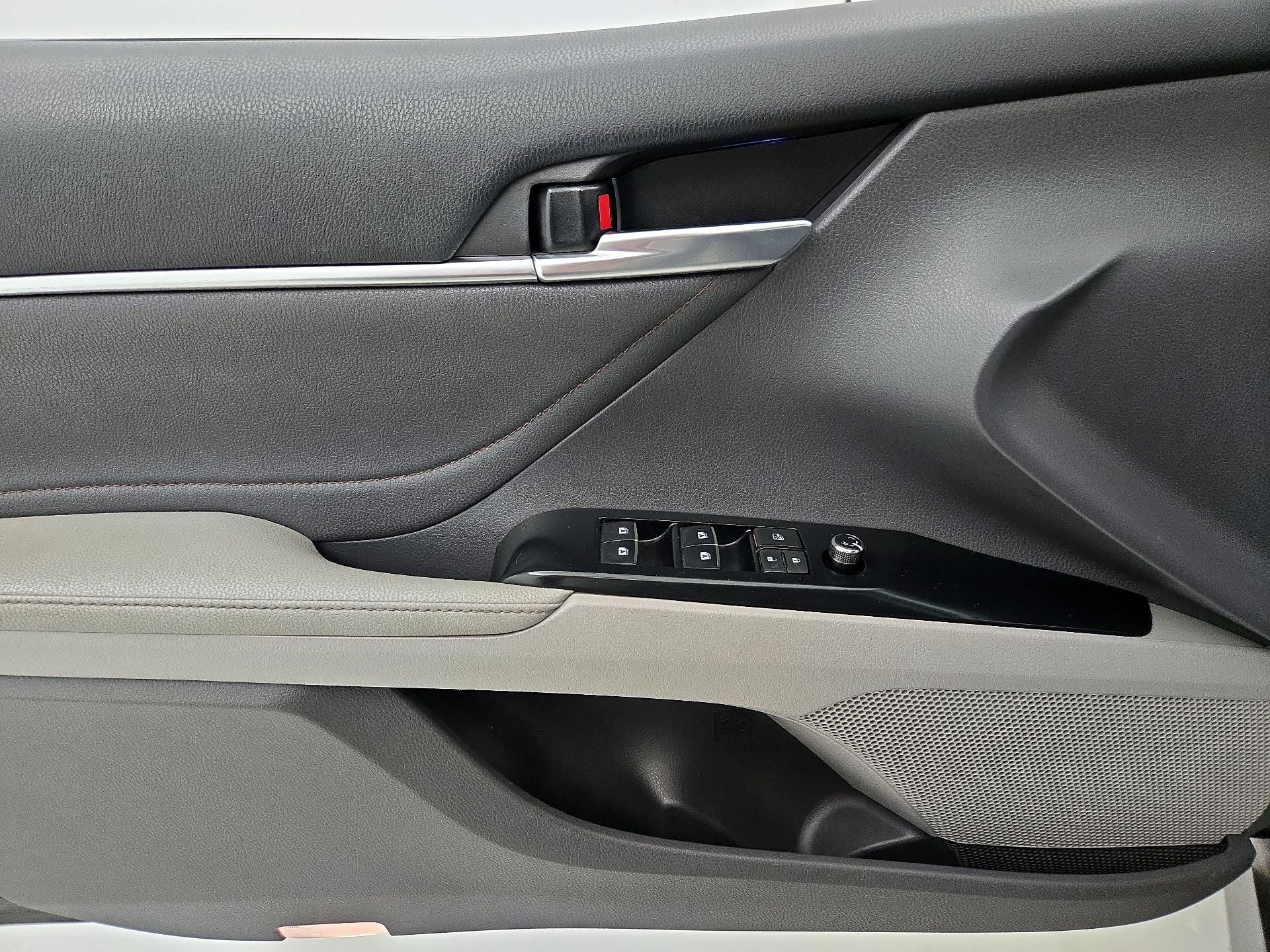 Thumbnail: 2018 Toyota Camry - 12