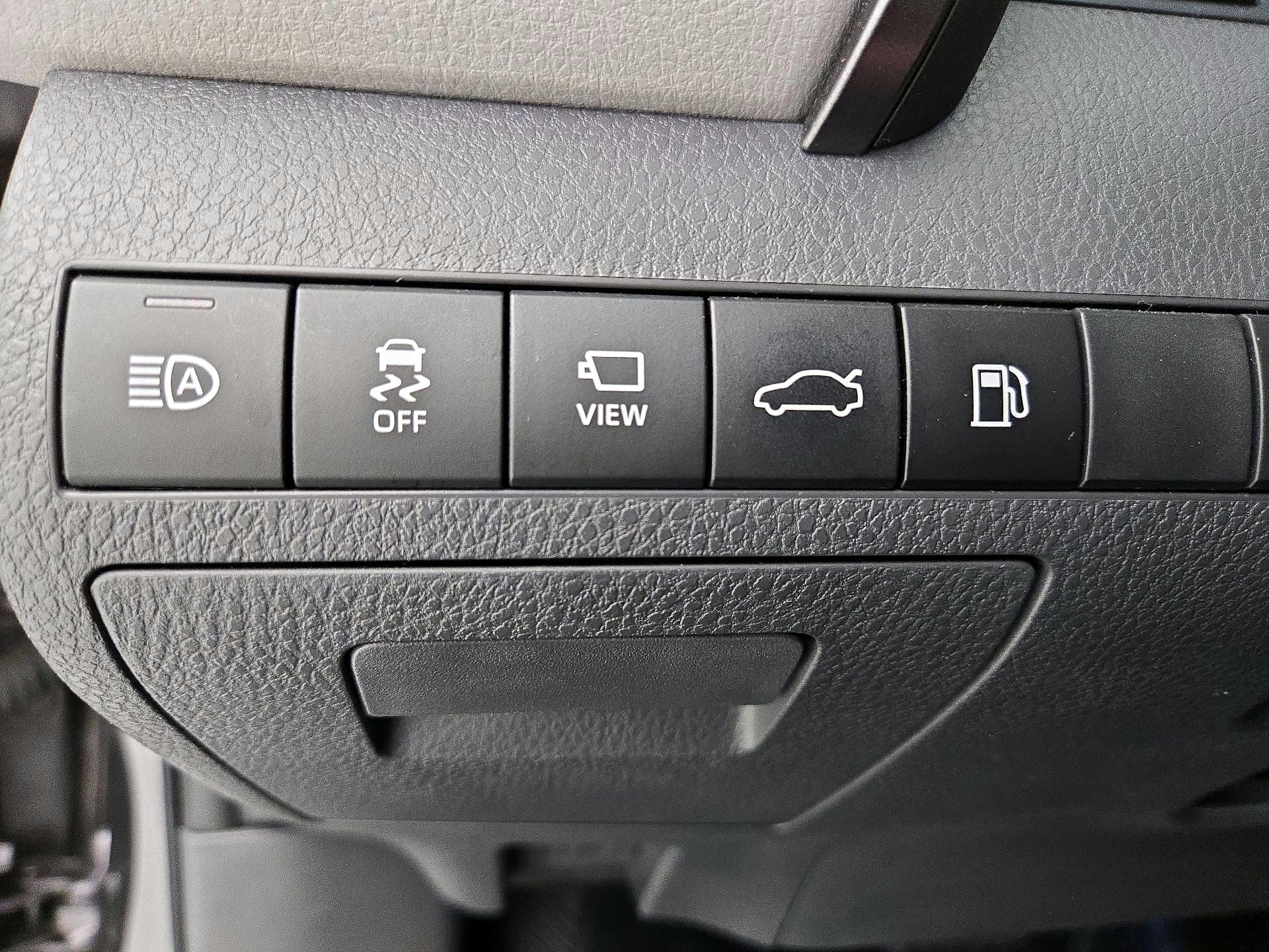 Thumbnail: 2018 Toyota Camry - 13