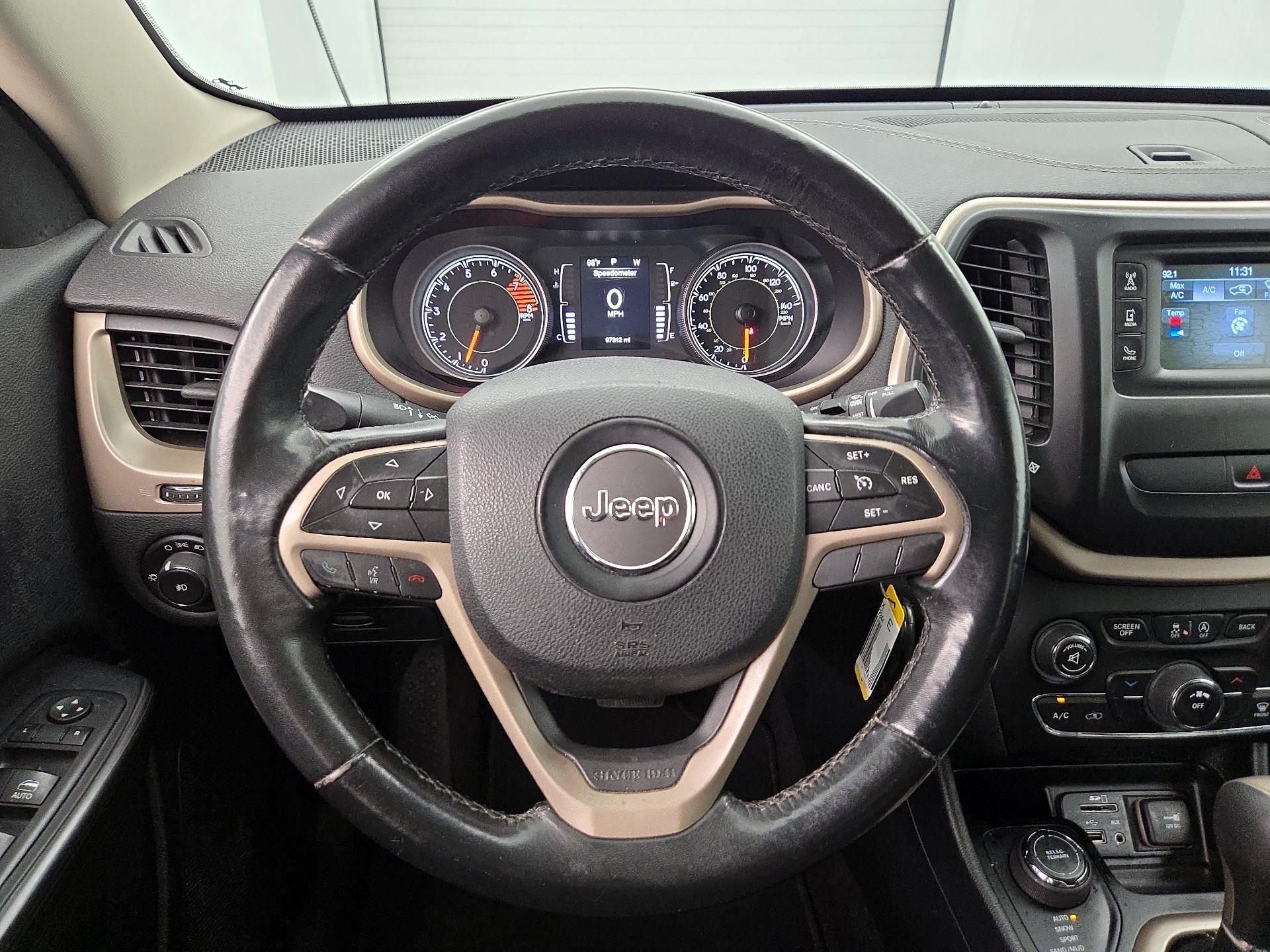 Thumbnail: 2016 Jeep Cherokee - 10