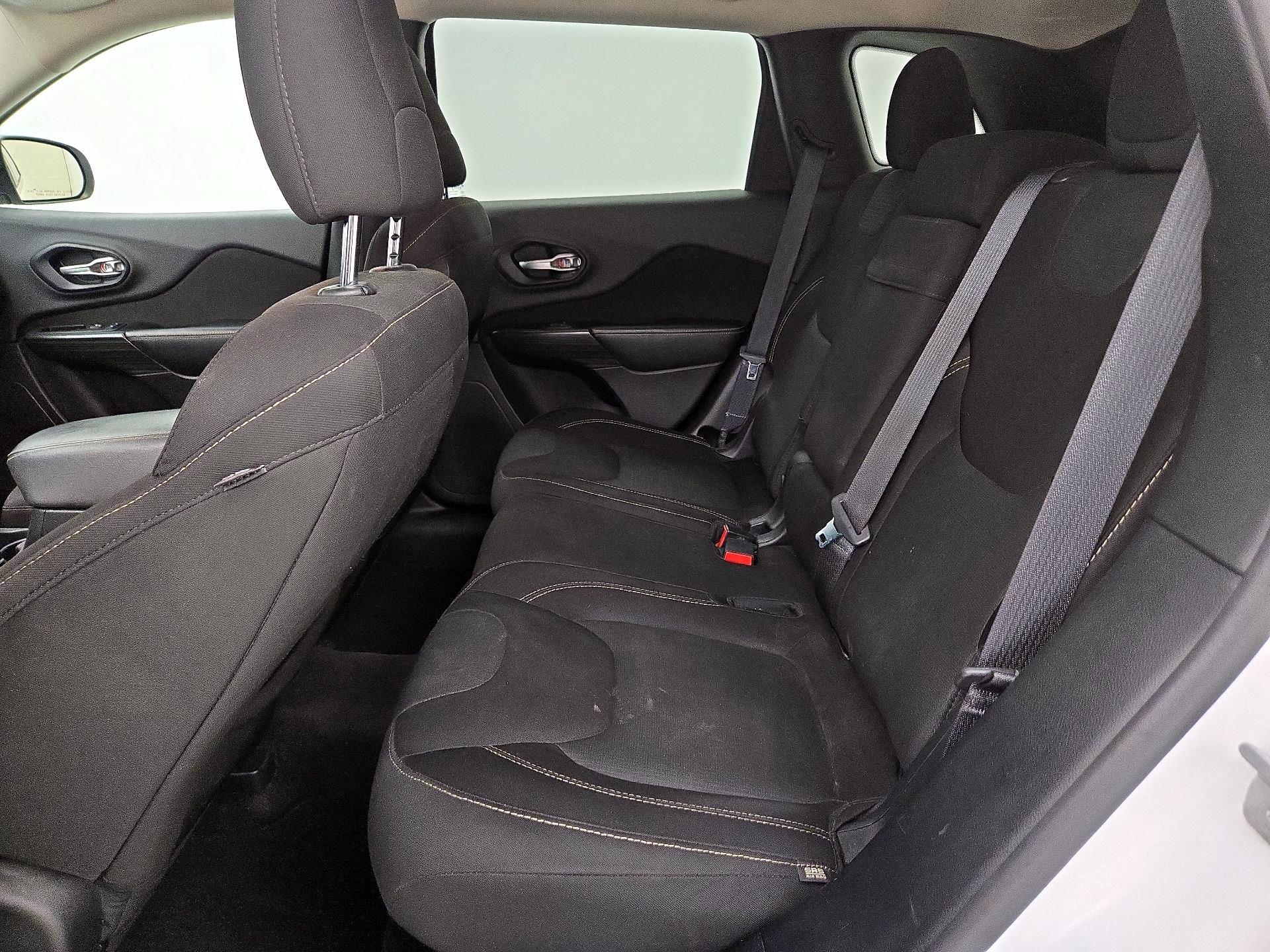 Thumbnail: 2016 Jeep Cherokee - 19