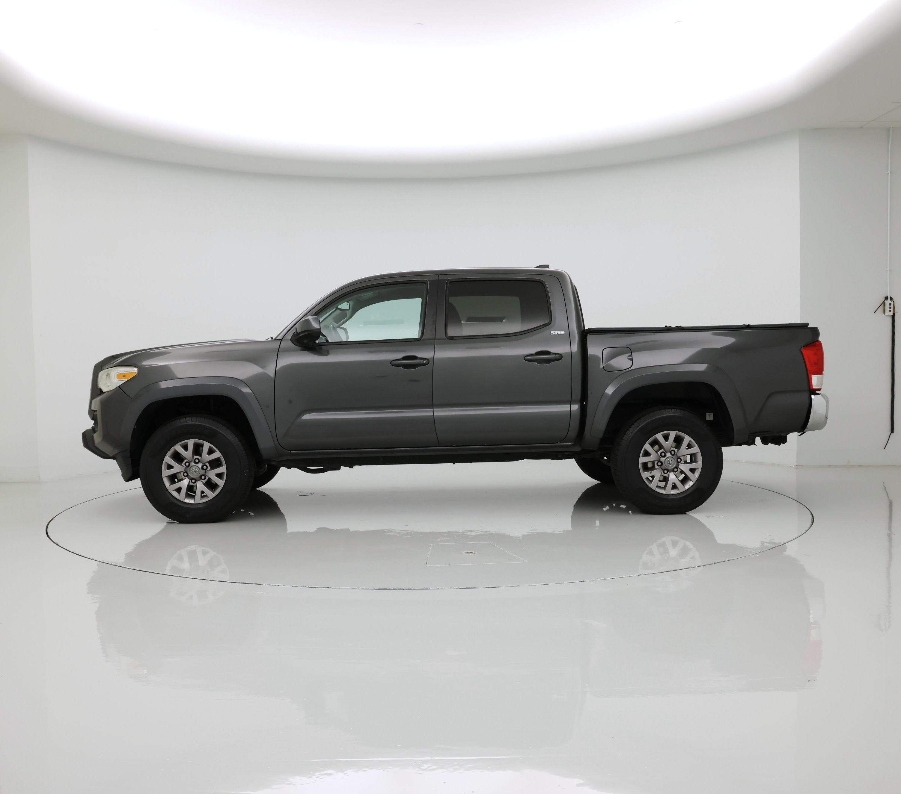 Thumbnail: 2017 Toyota Tacoma - 3