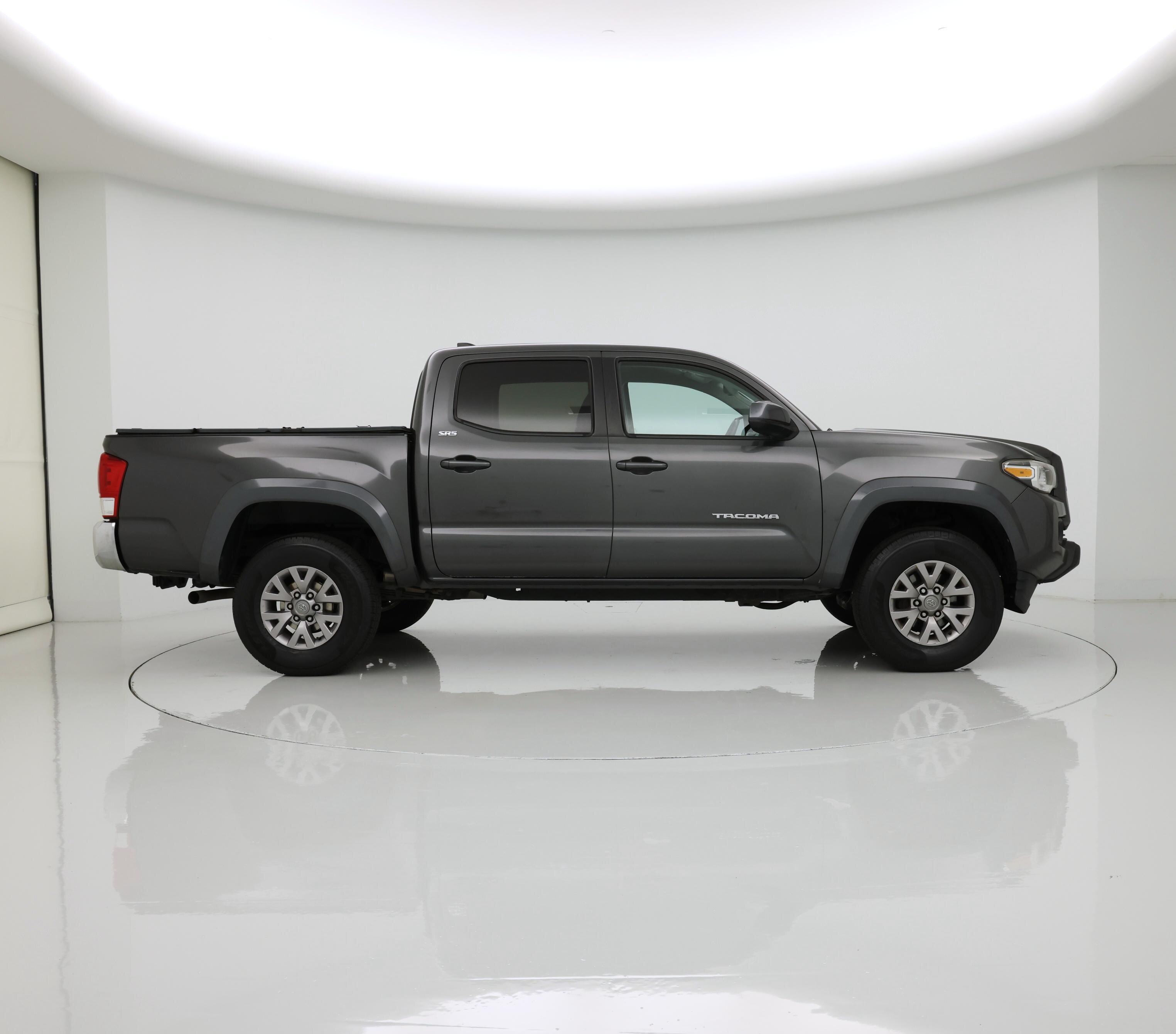 Thumbnail: 2017 Toyota Tacoma - 7