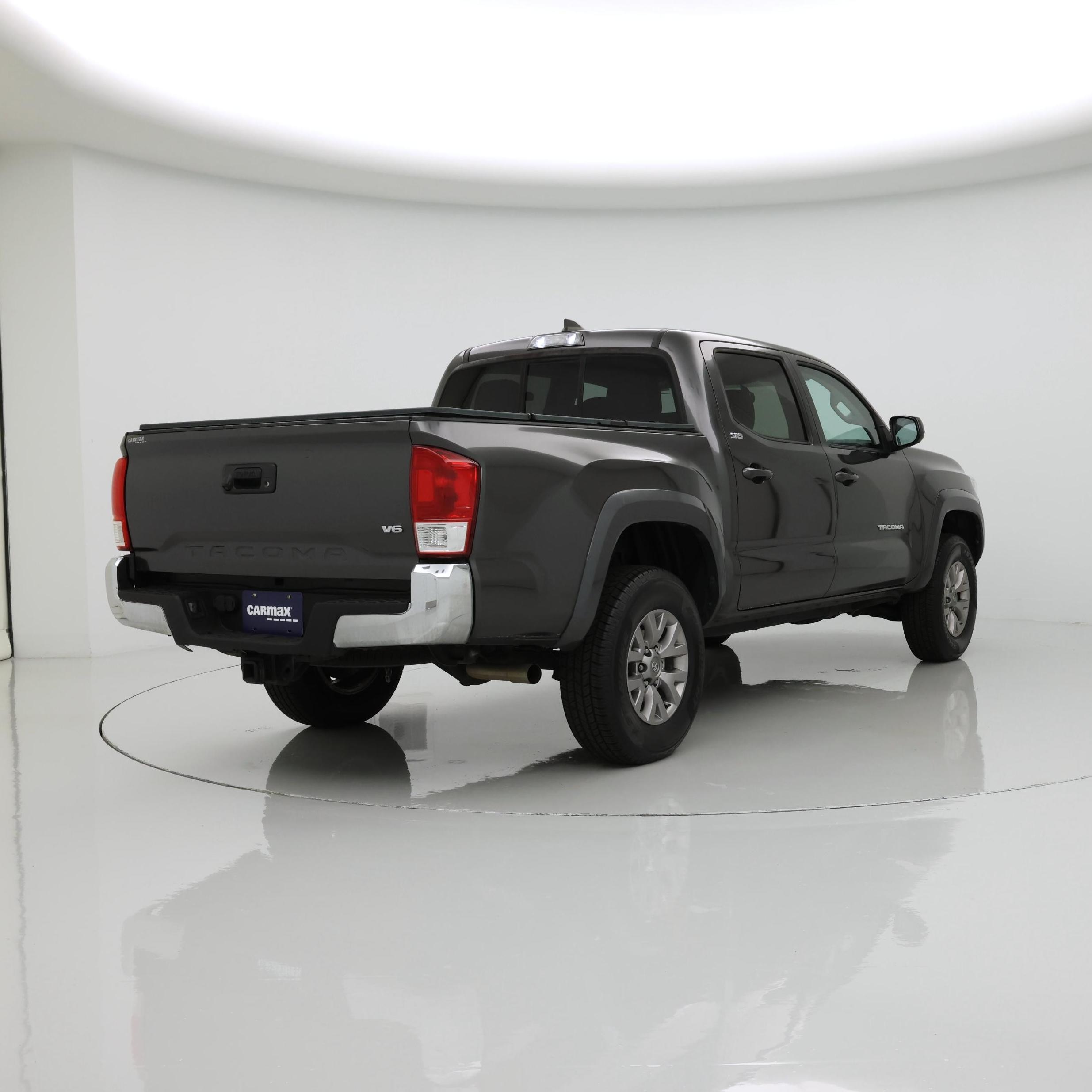 Thumbnail: 2017 Toyota Tacoma - 8