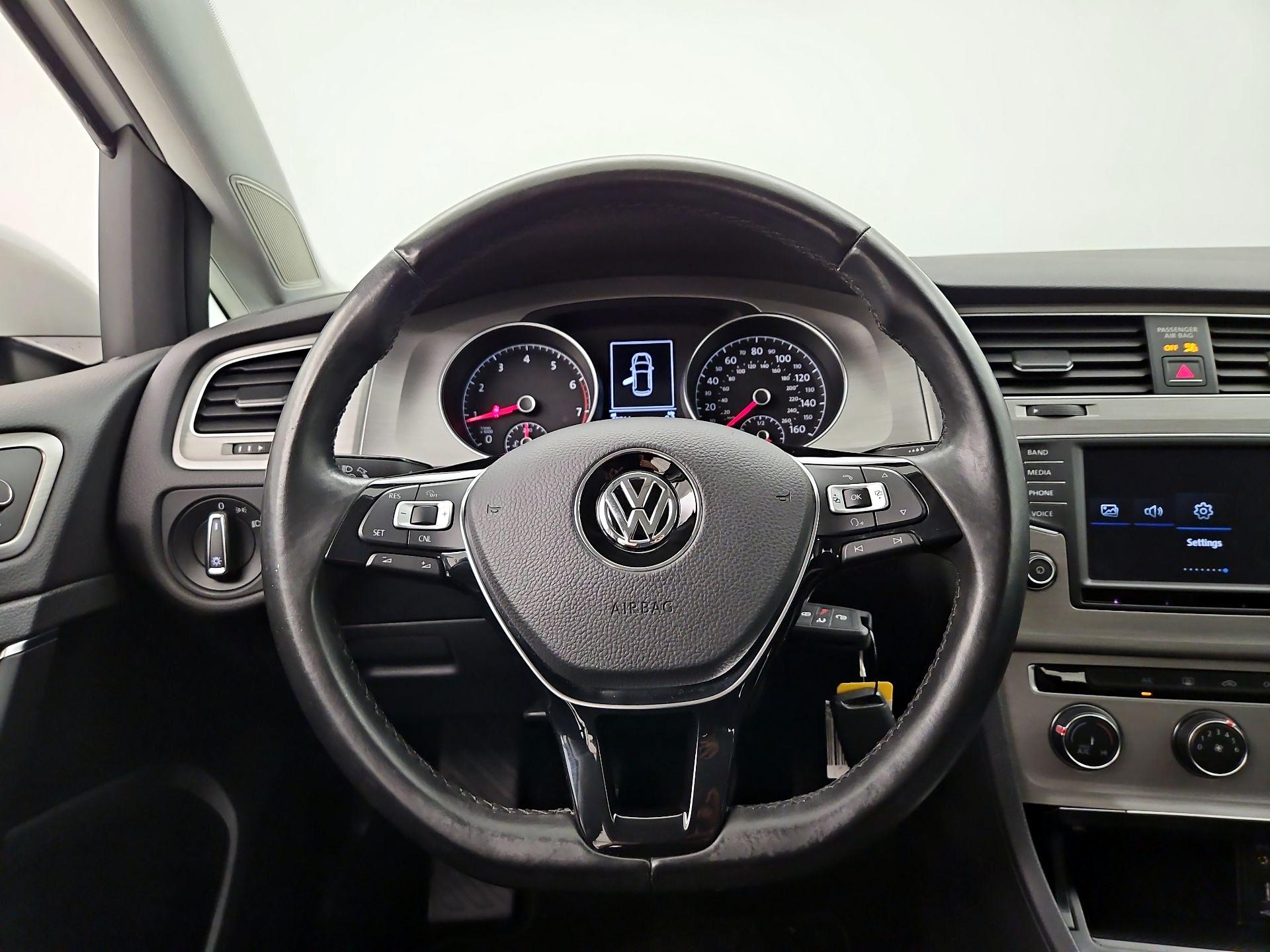 Thumbnail: 2017 Volkswagen Golf - 10