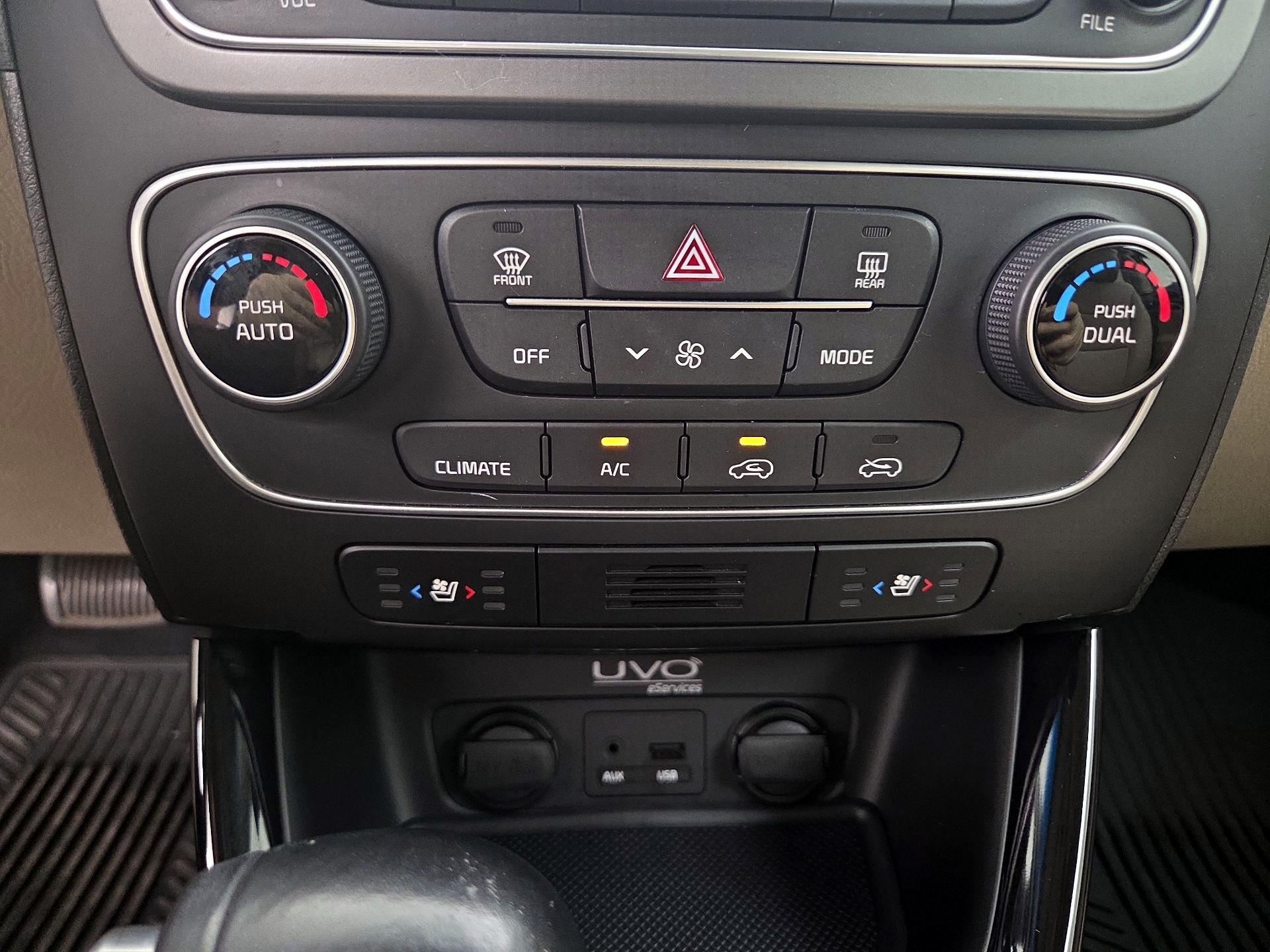 Thumbnail: 2014 Kia Sorento - 17
