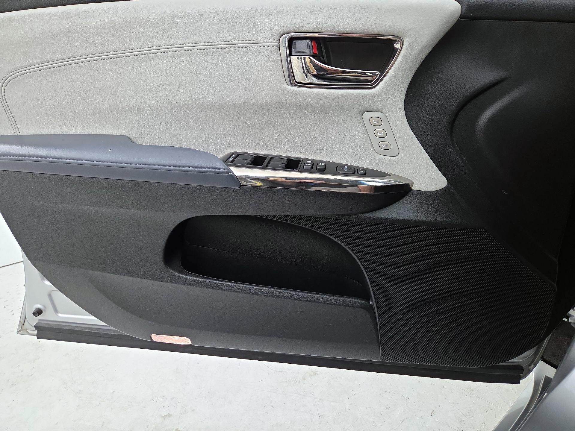 Thumbnail: 2015 Toyota Avalon - 12