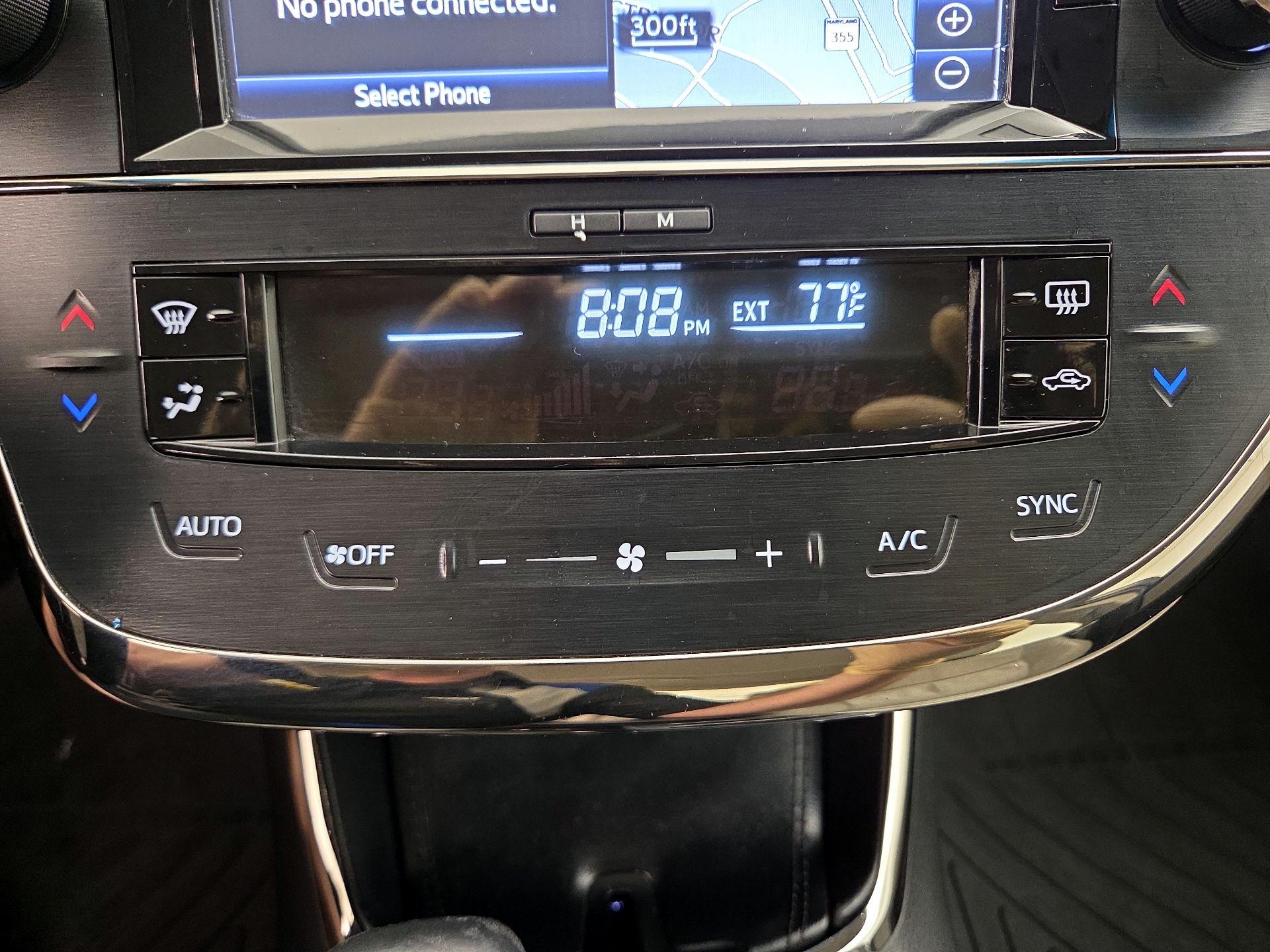 Thumbnail: 2015 Toyota Avalon - 16