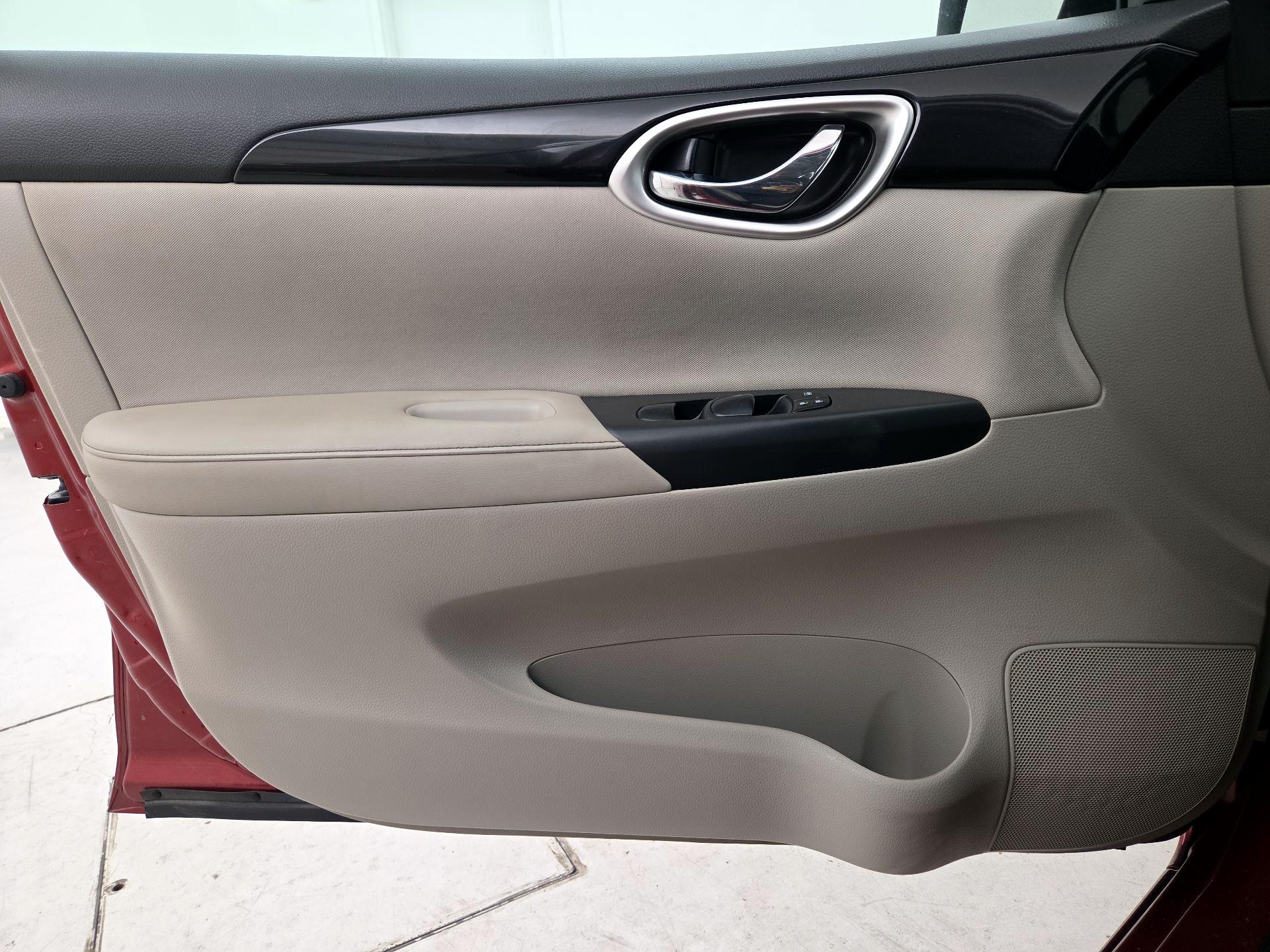 Thumbnail: 2017 Nissan Sentra - 12