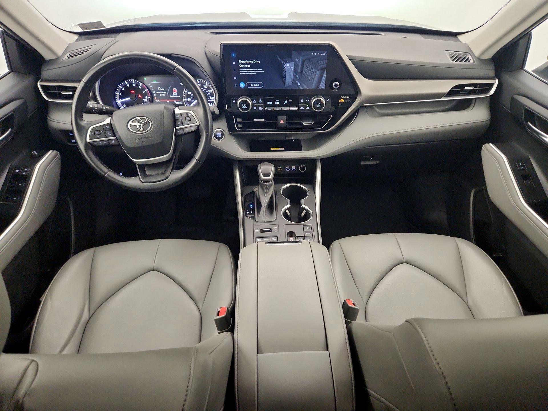 Thumbnail: 2023 Toyota Highlander - 9