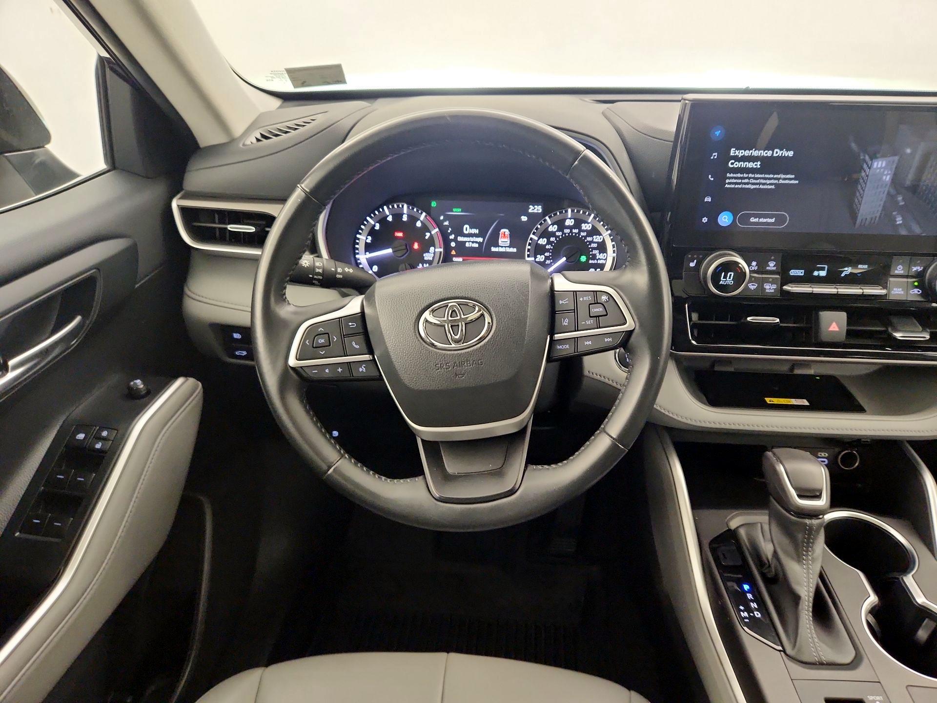 Thumbnail: 2023 Toyota Highlander - 10