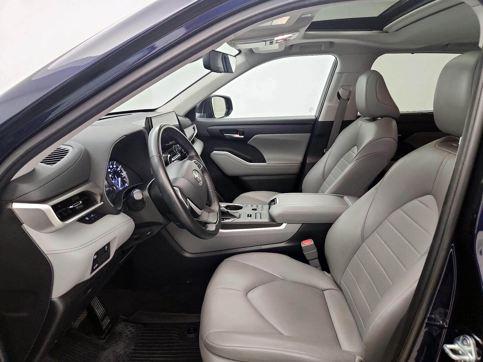 Thumbnail: 2023 Toyota Highlander - 11
