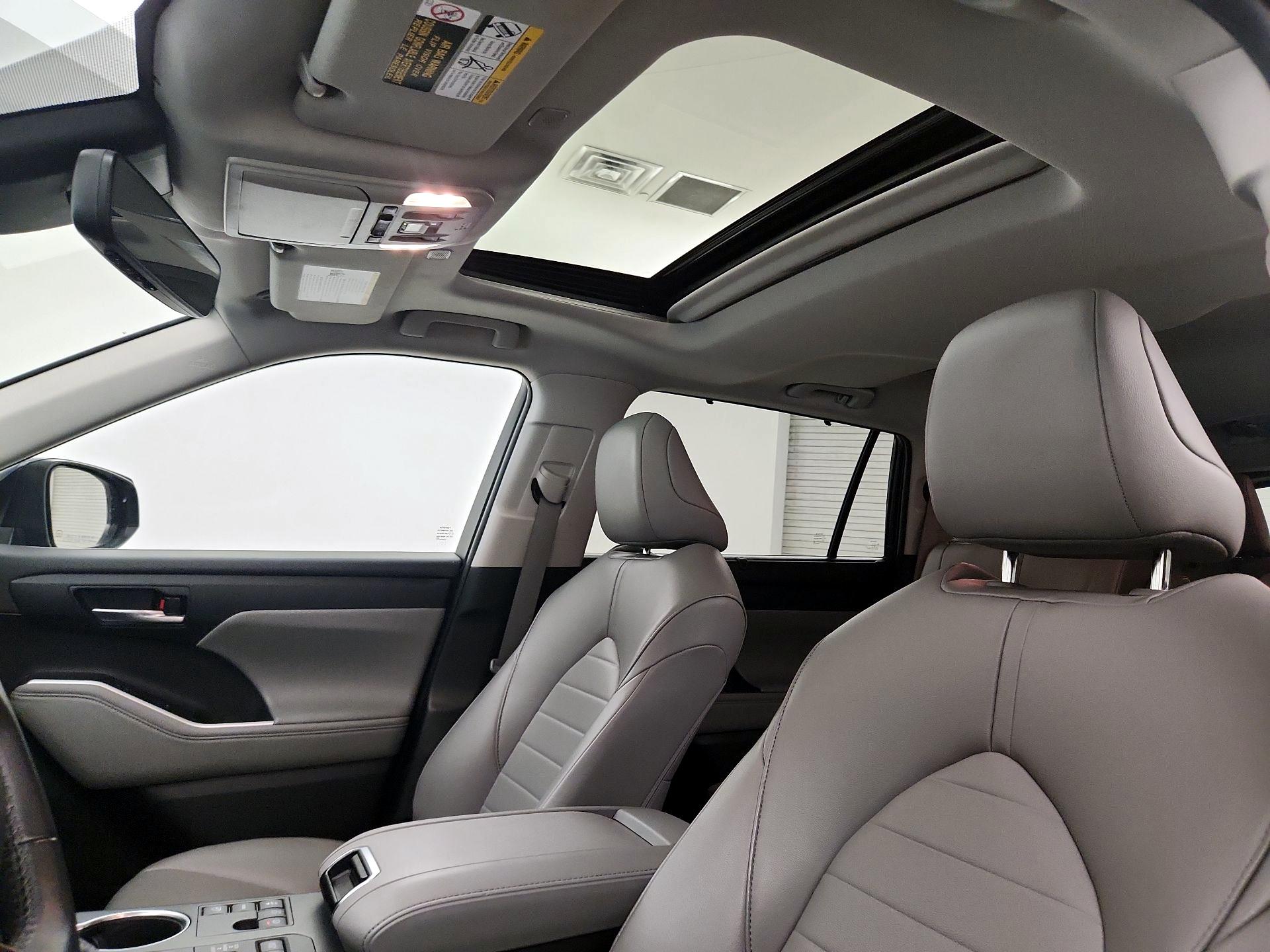 Thumbnail: 2023 Toyota Highlander - 20