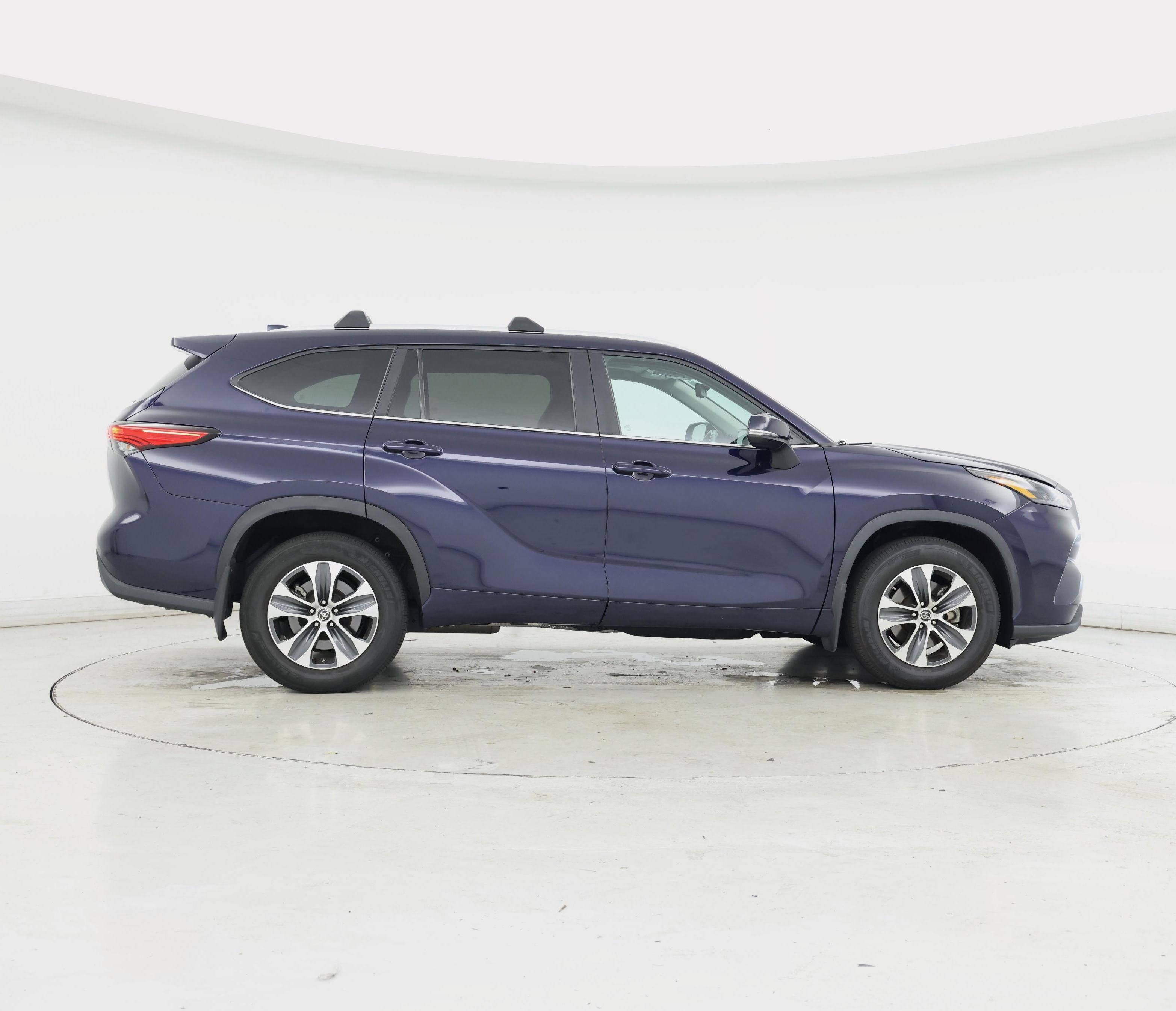 Thumbnail: 2023 Toyota Highlander - 7
