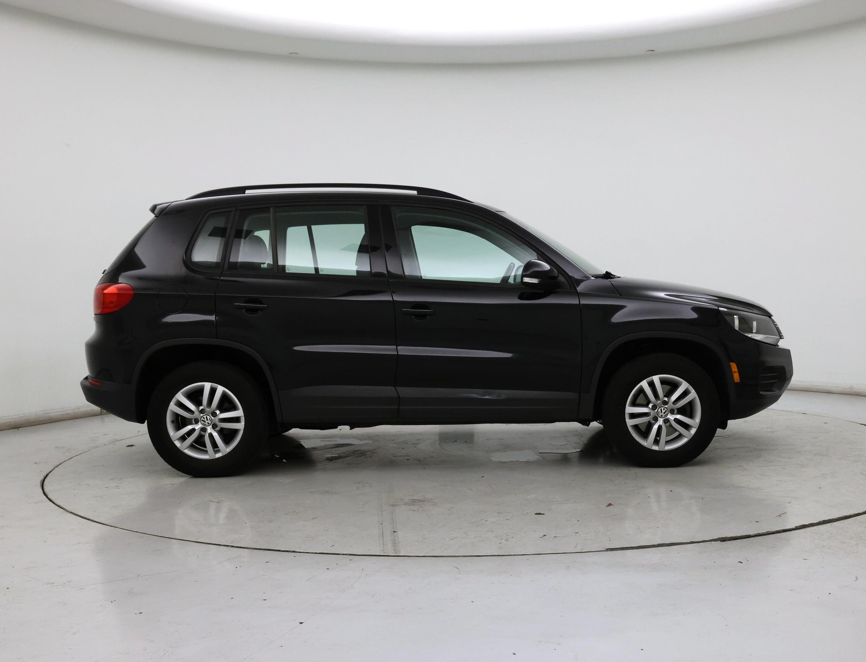 Thumbnail: 2017 Volkswagen Tiguan - 7