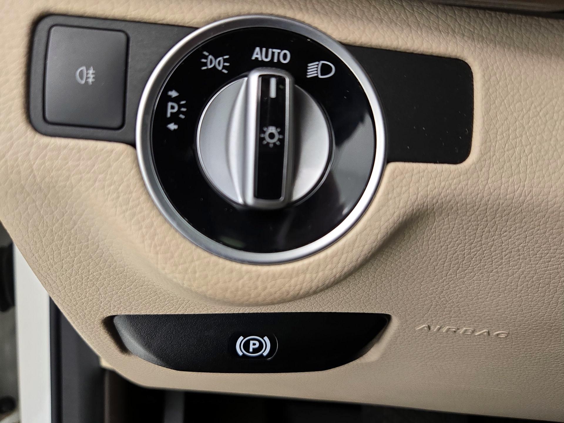 Thumbnail: 2015 Mercedes-Benz GLK - 13
